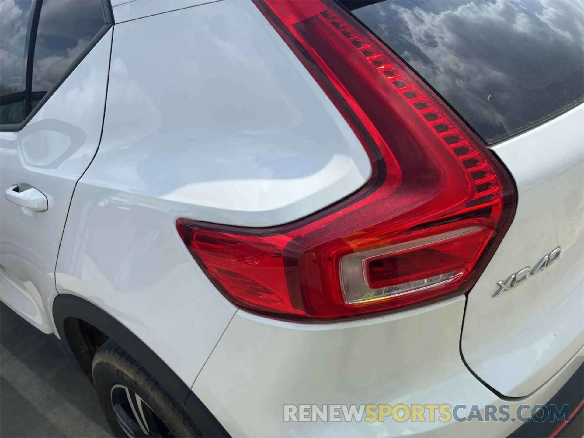 9 Photograph of a damaged car YV4K92HKXP2060377 VOLVO XC40 2023