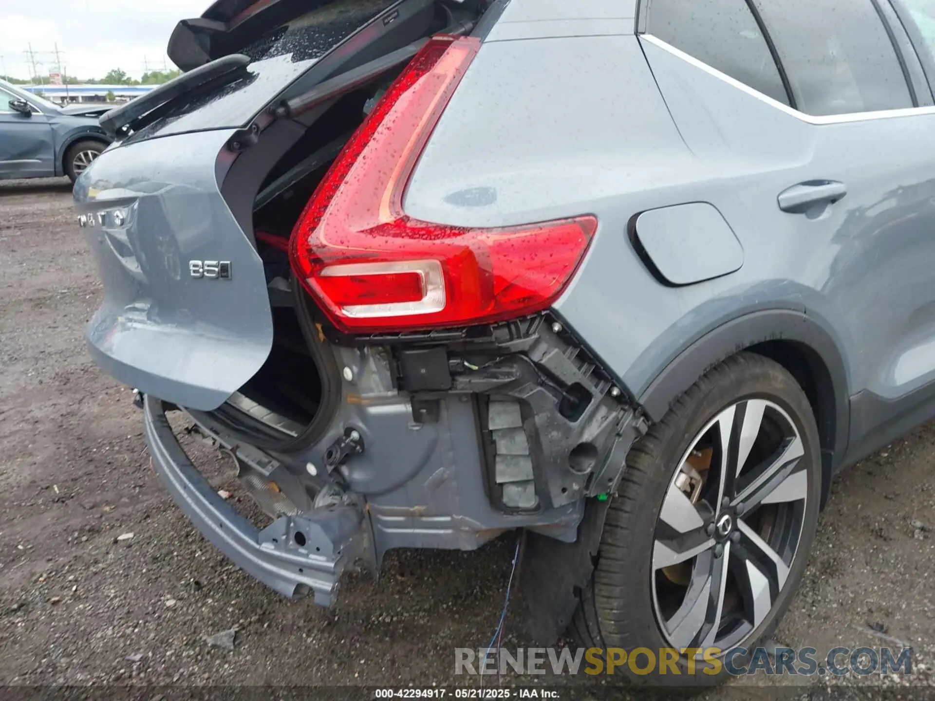 18 Photograph of a damaged car YV4L12UAXP2025895 VOLVO XC40 2023