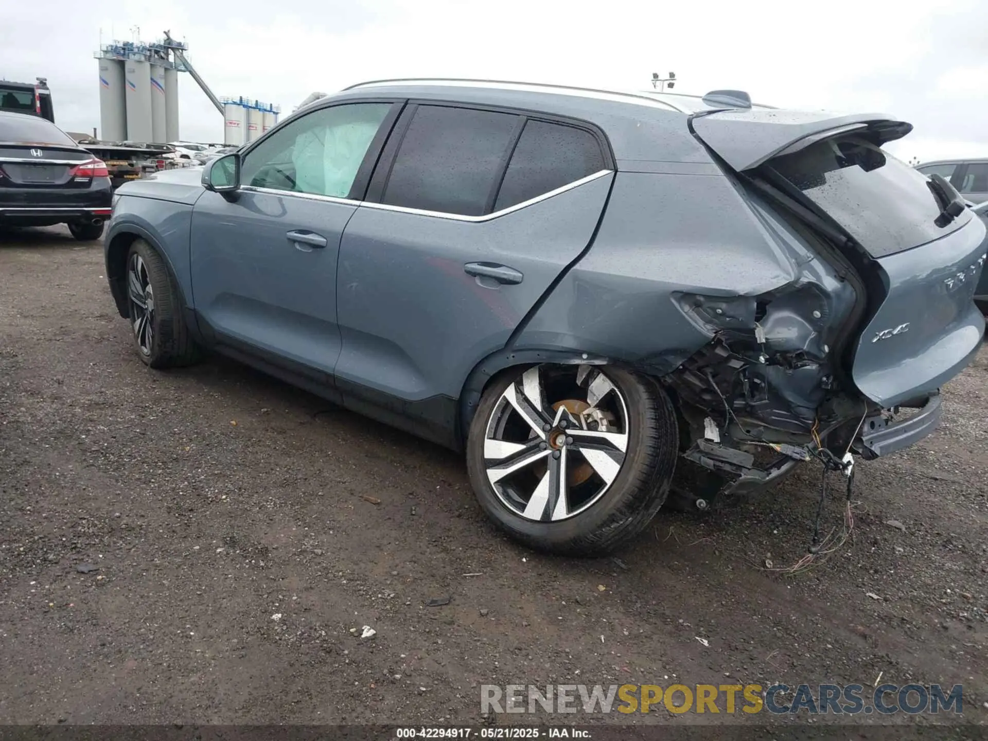3 Photograph of a damaged car YV4L12UAXP2025895 VOLVO XC40 2023