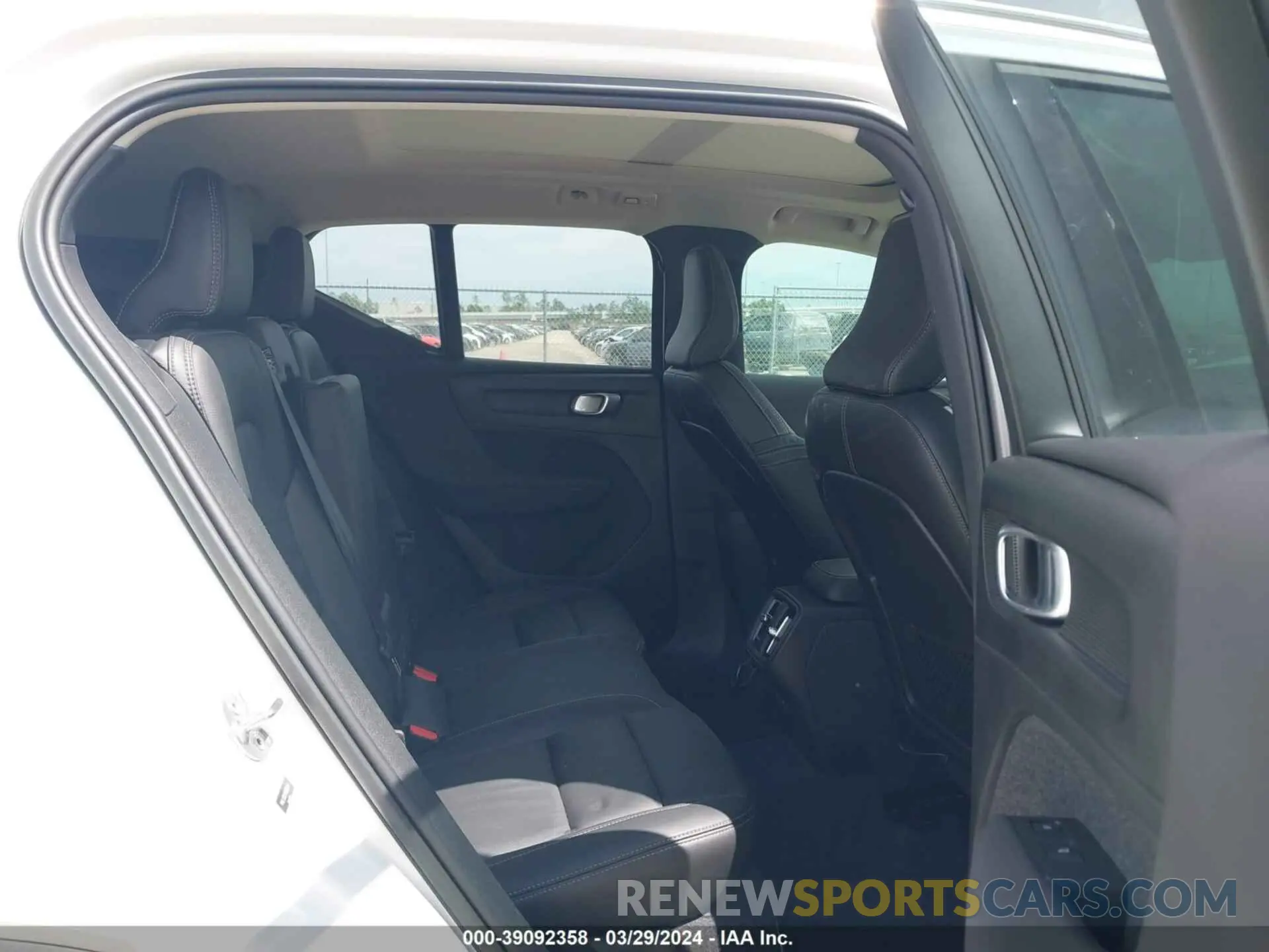 8 Фотография поврежденного автомобиля YV4L12UE1P2029854 VOLVO XC40 2023
