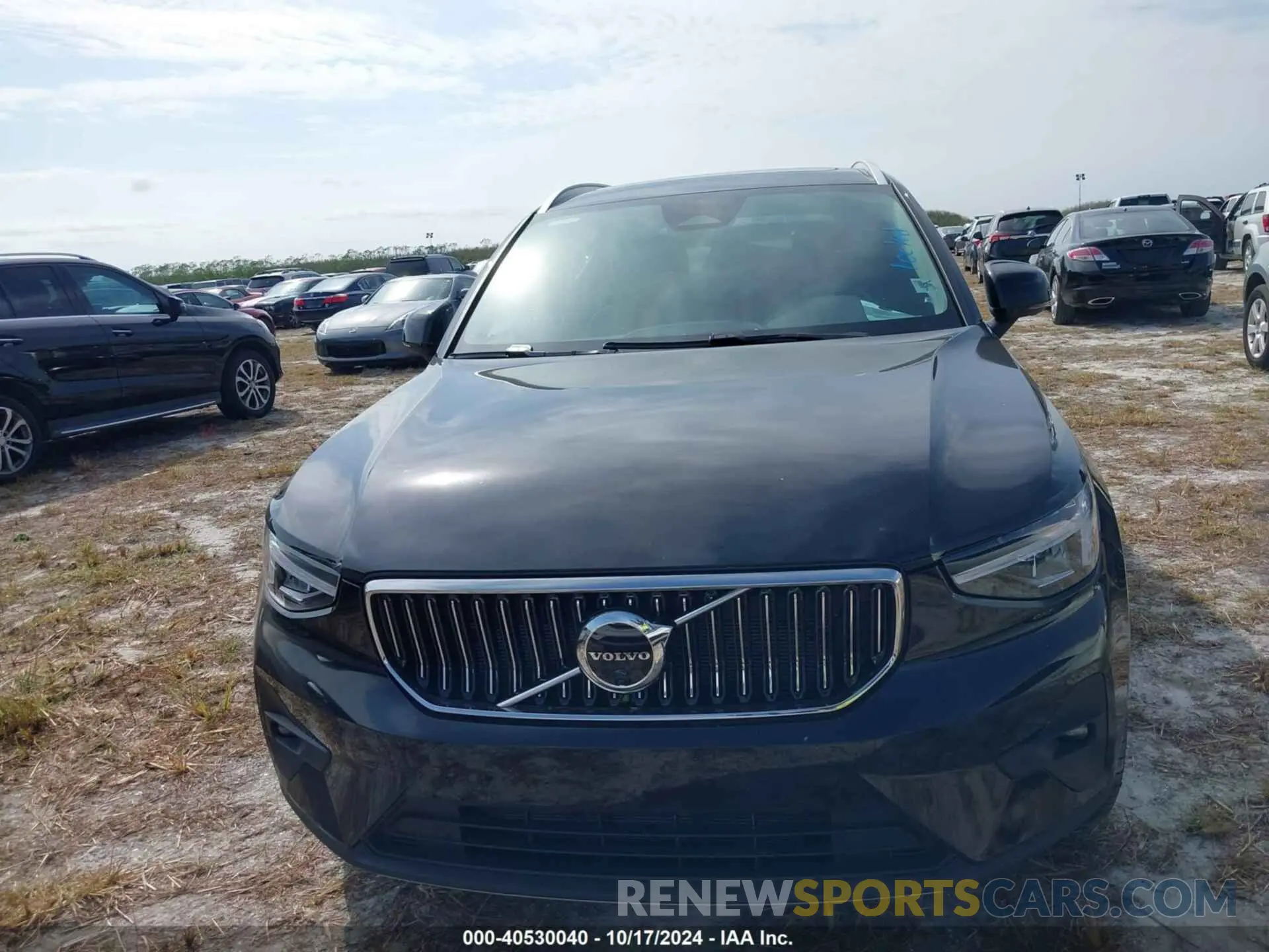 13 Photograph of a damaged car YV4L12UN3P2915822 VOLVO XC40 2023