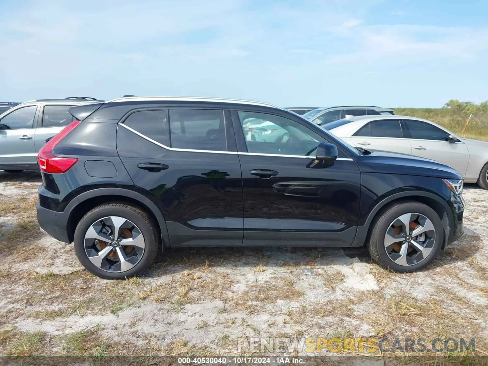 14 Photograph of a damaged car YV4L12UN3P2915822 VOLVO XC40 2023