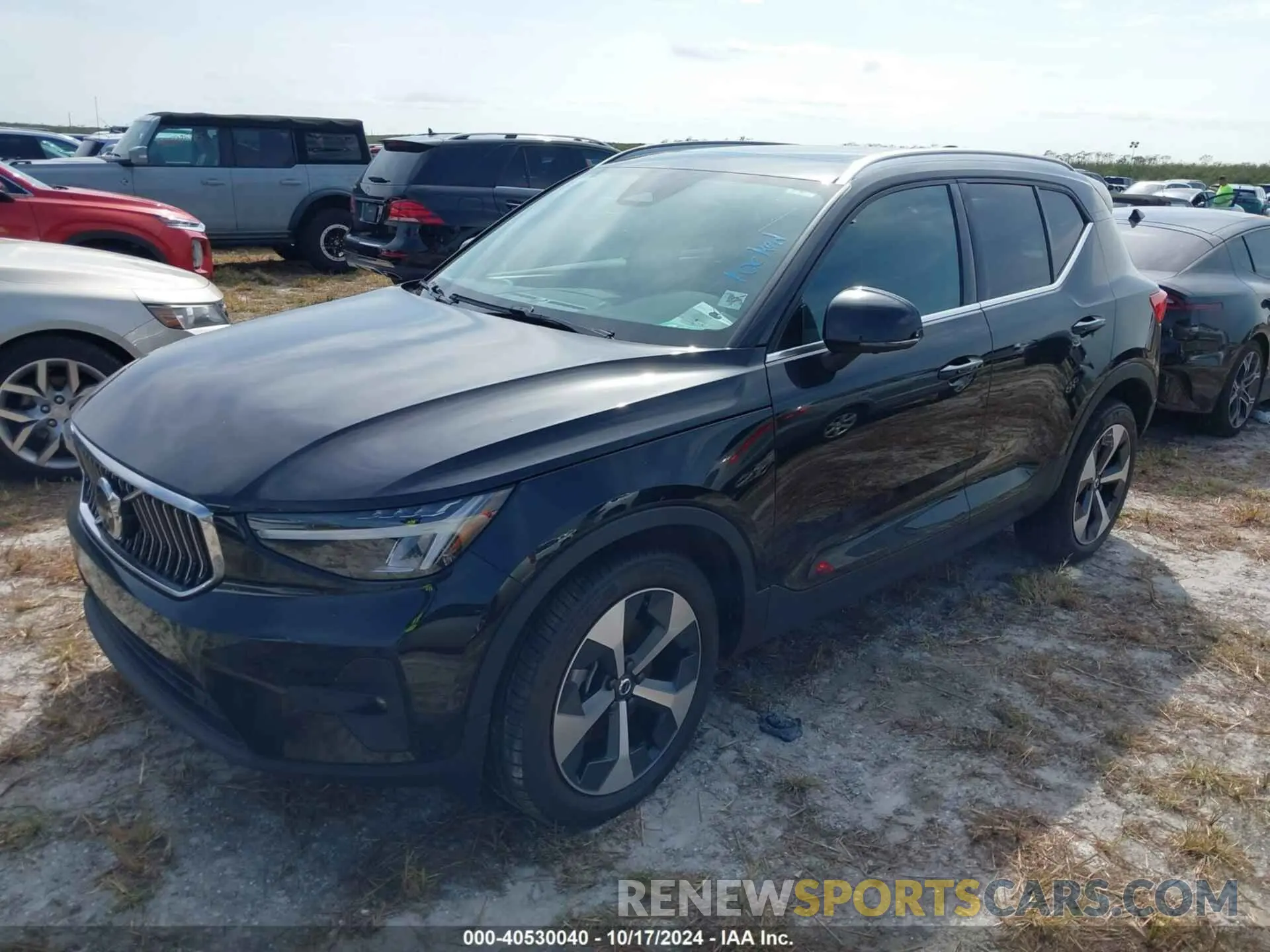 2 Photograph of a damaged car YV4L12UN3P2915822 VOLVO XC40 2023