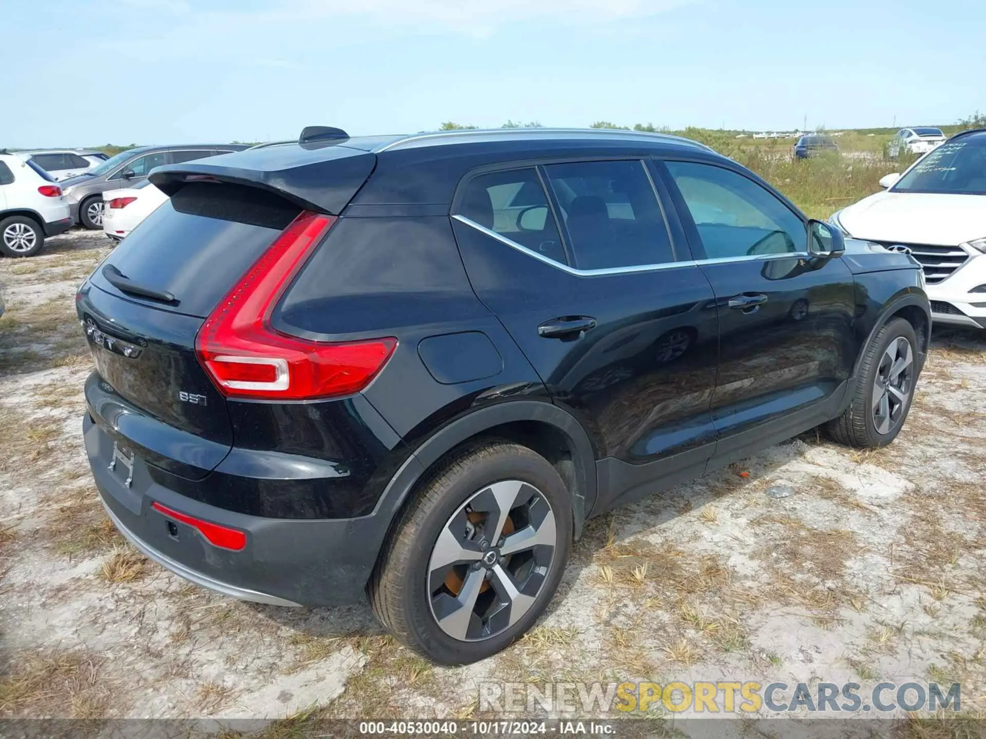 4 Photograph of a damaged car YV4L12UN3P2915822 VOLVO XC40 2023