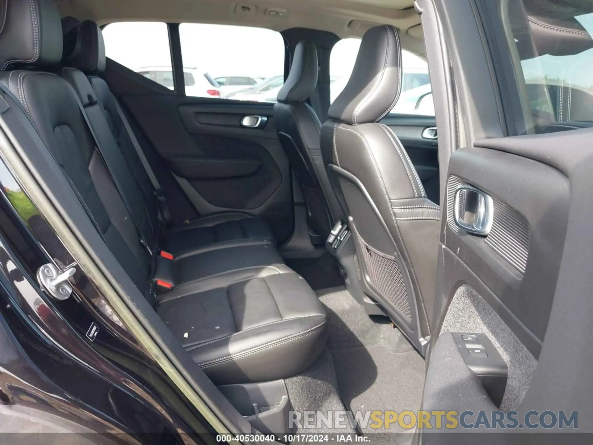 8 Photograph of a damaged car YV4L12UN3P2915822 VOLVO XC40 2023