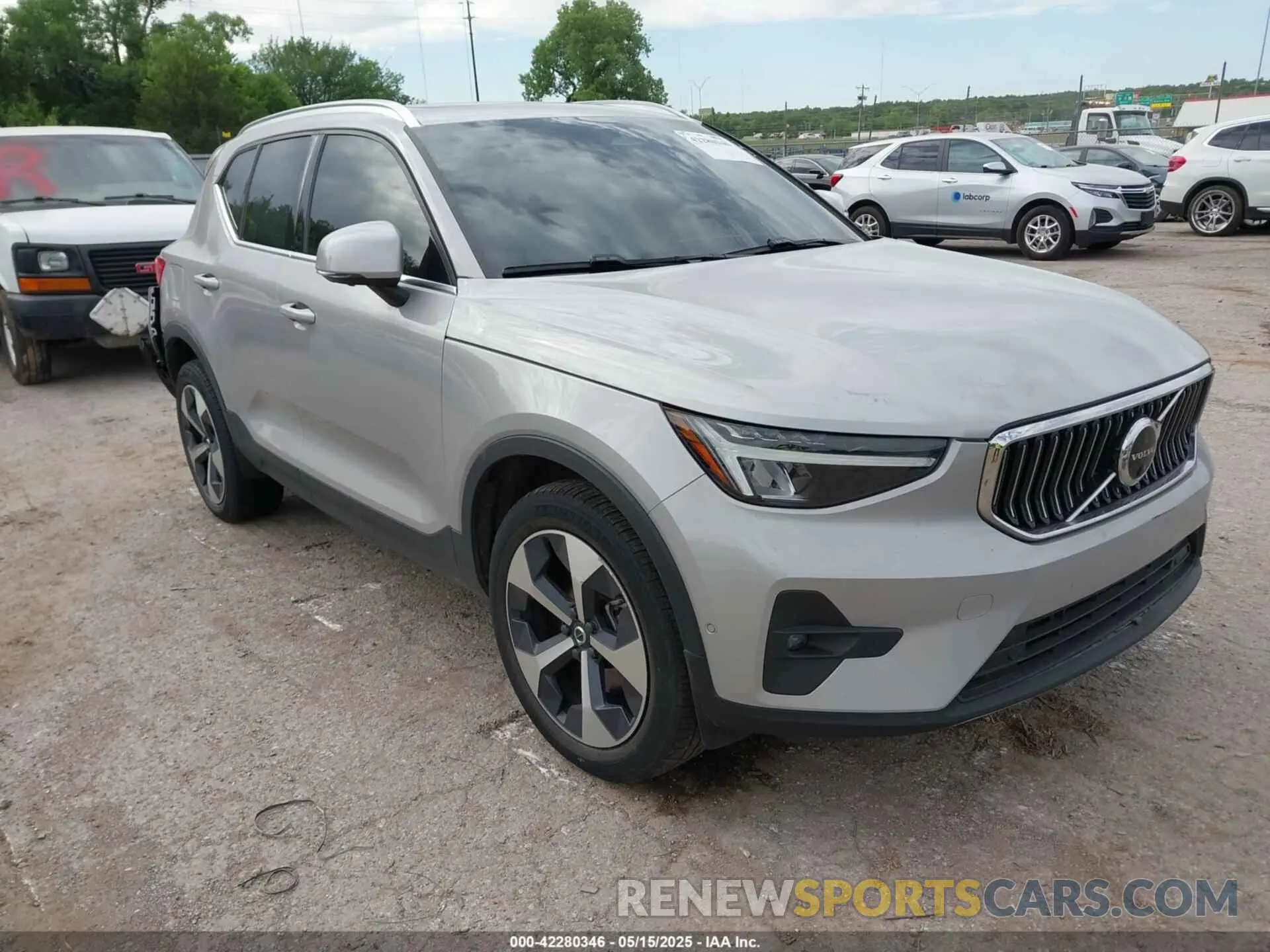 1 Фотография поврежденного автомобиля YV4L12UN9P2927523 VOLVO XC40 2023