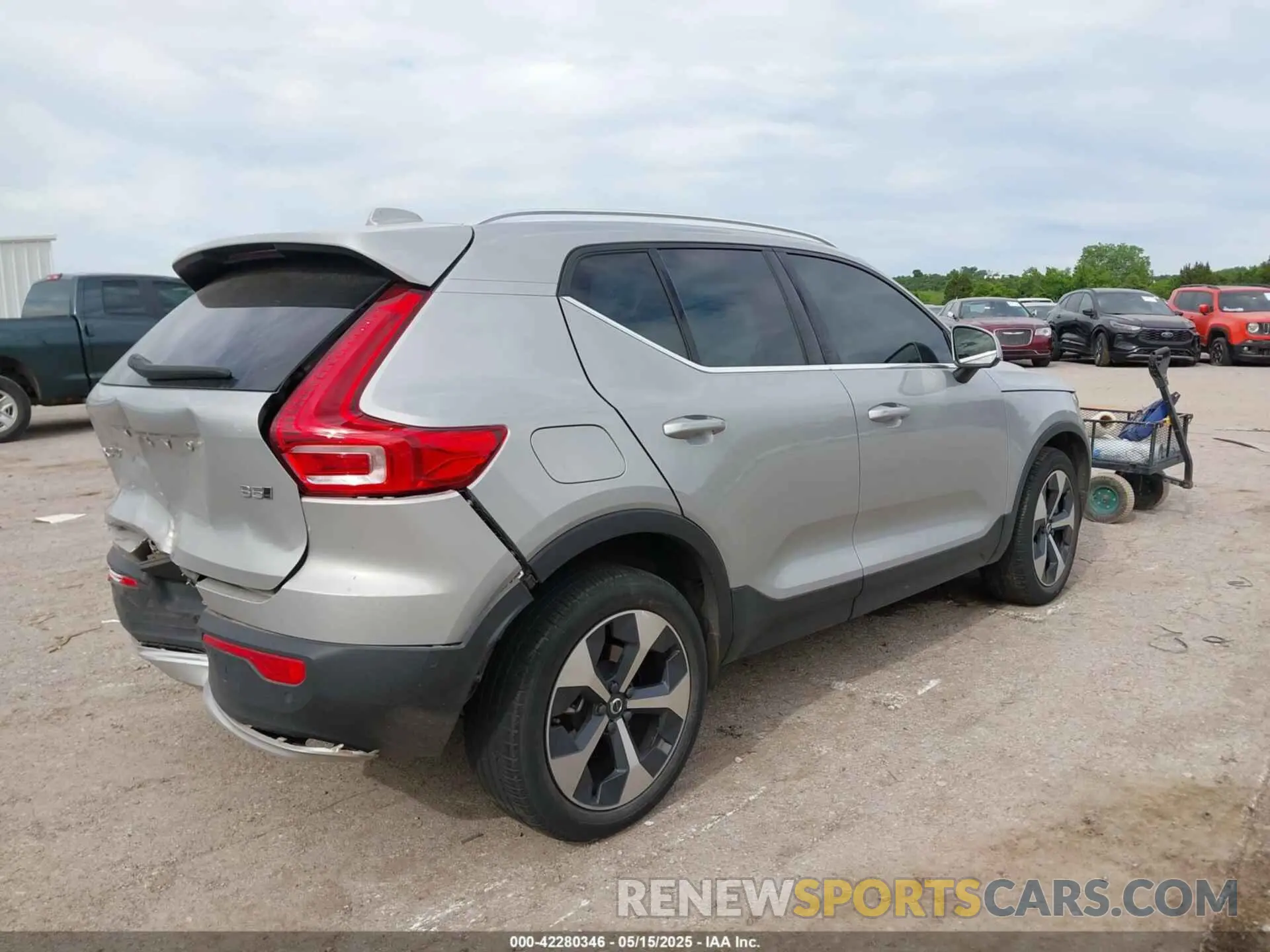 4 Фотография поврежденного автомобиля YV4L12UN9P2927523 VOLVO XC40 2023
