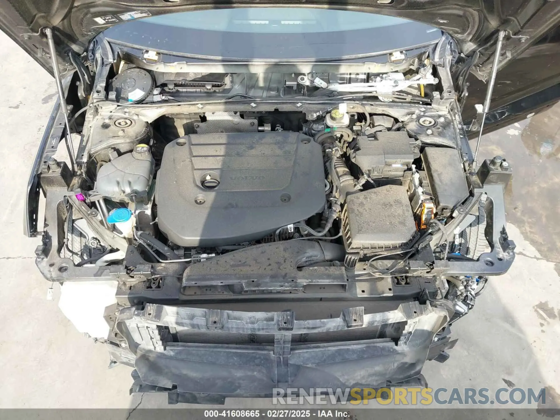 10 Фотография поврежденного автомобиля YV4L12UN9P2949683 VOLVO XC40 2023