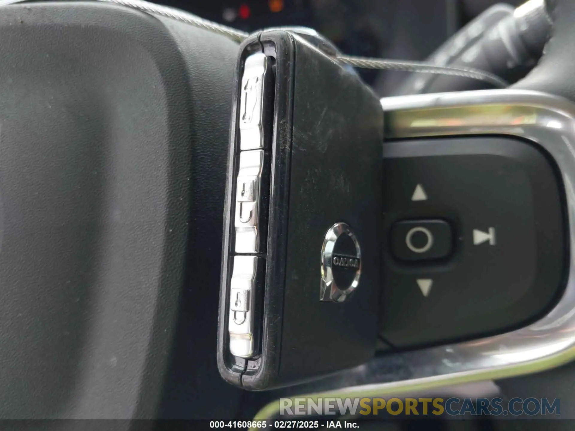 11 Фотография поврежденного автомобиля YV4L12UN9P2949683 VOLVO XC40 2023