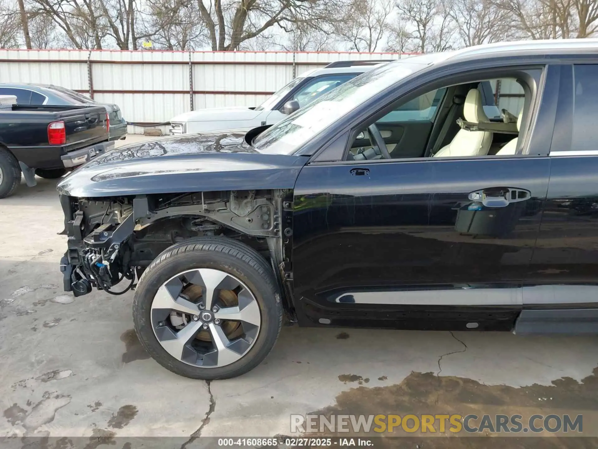 19 Фотография поврежденного автомобиля YV4L12UN9P2949683 VOLVO XC40 2023