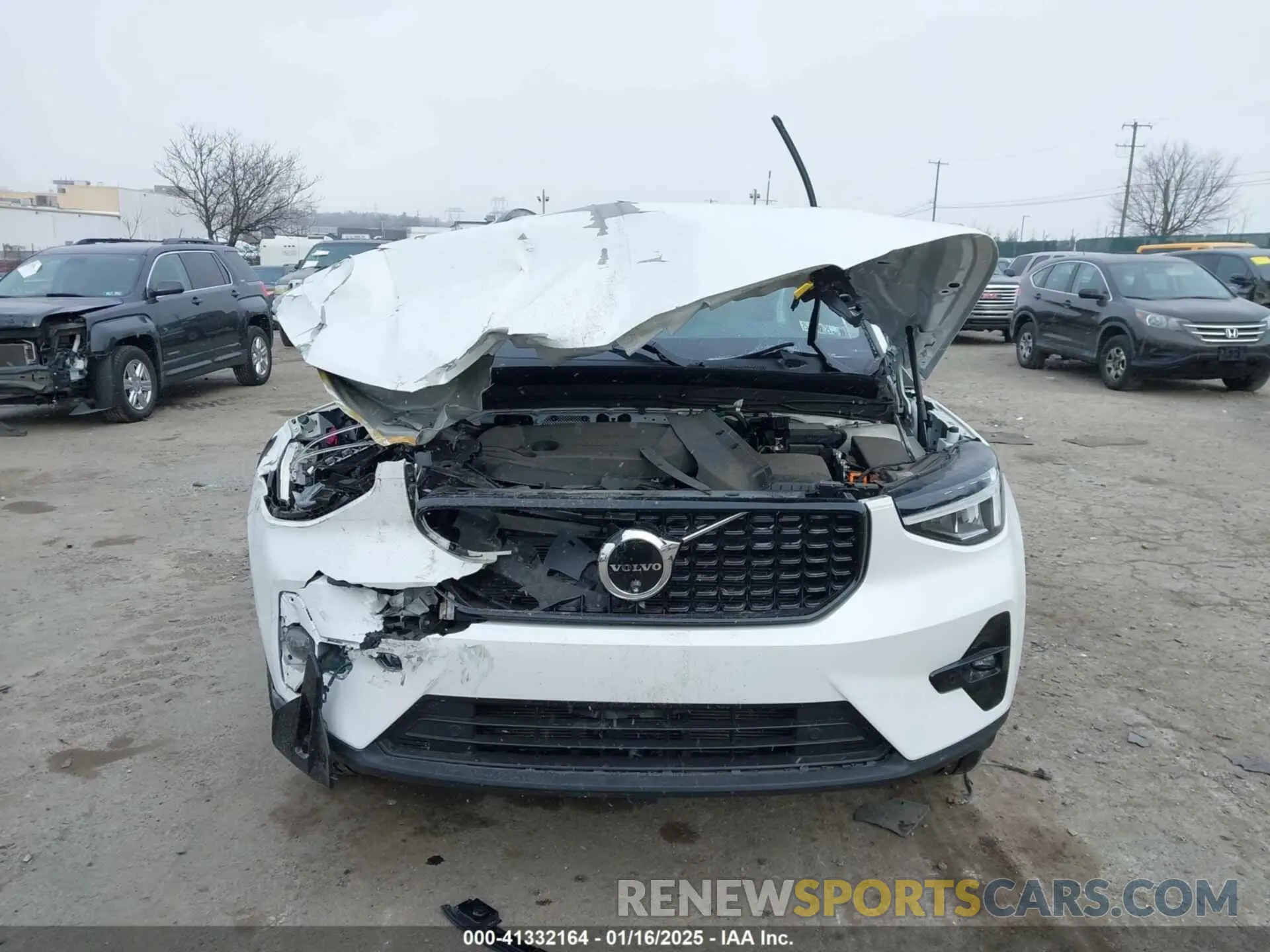 11 Photograph of a damaged car YV4L12UW4P2103325 VOLVO XC40 2023