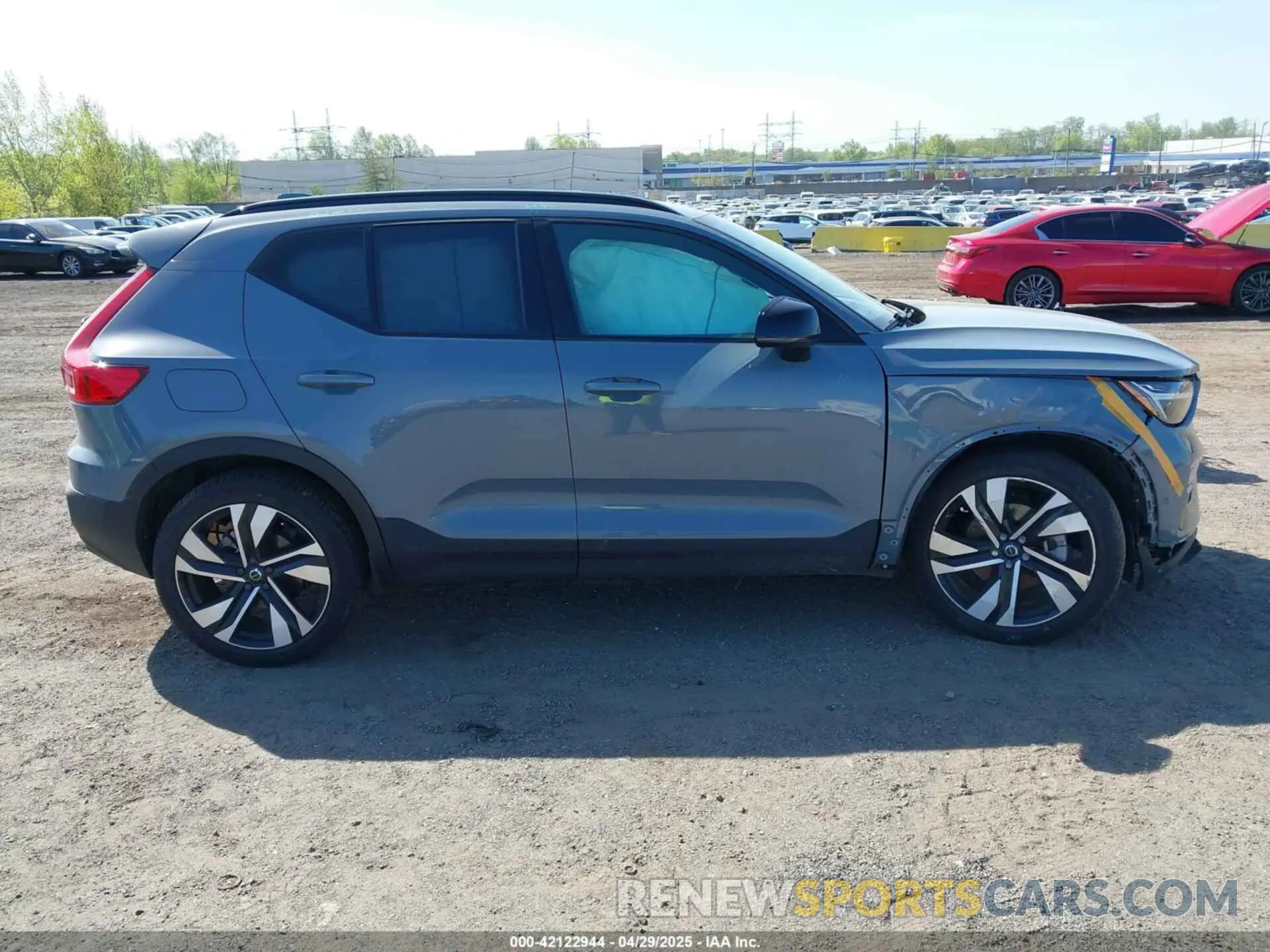 13 Photograph of a damaged car YV4L12UW6P2091677 VOLVO XC40 2023