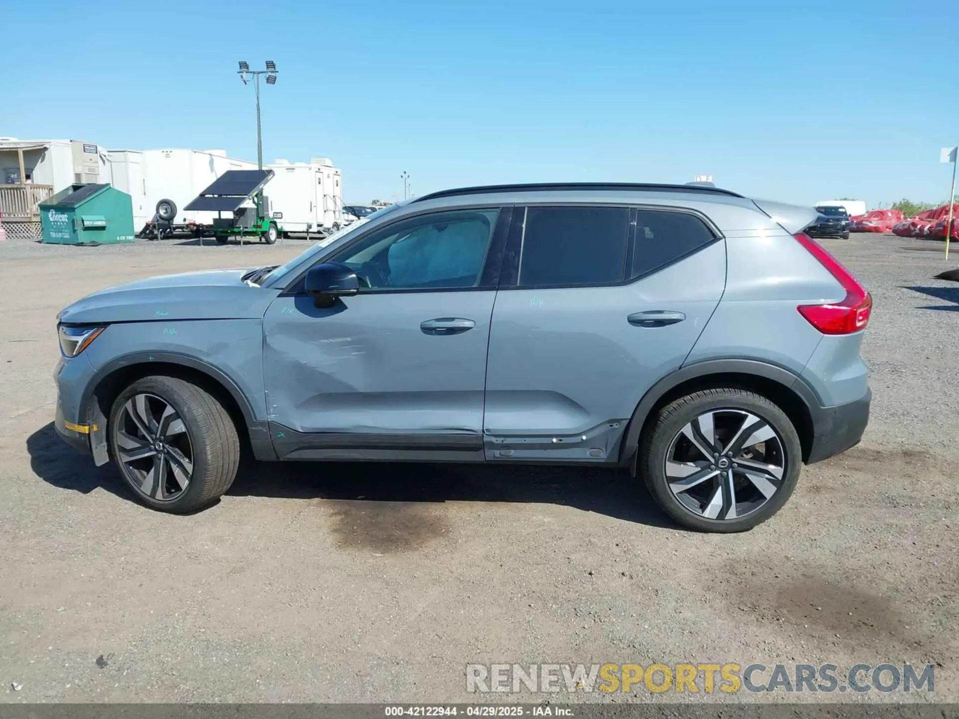 14 Photograph of a damaged car YV4L12UW6P2091677 VOLVO XC40 2023