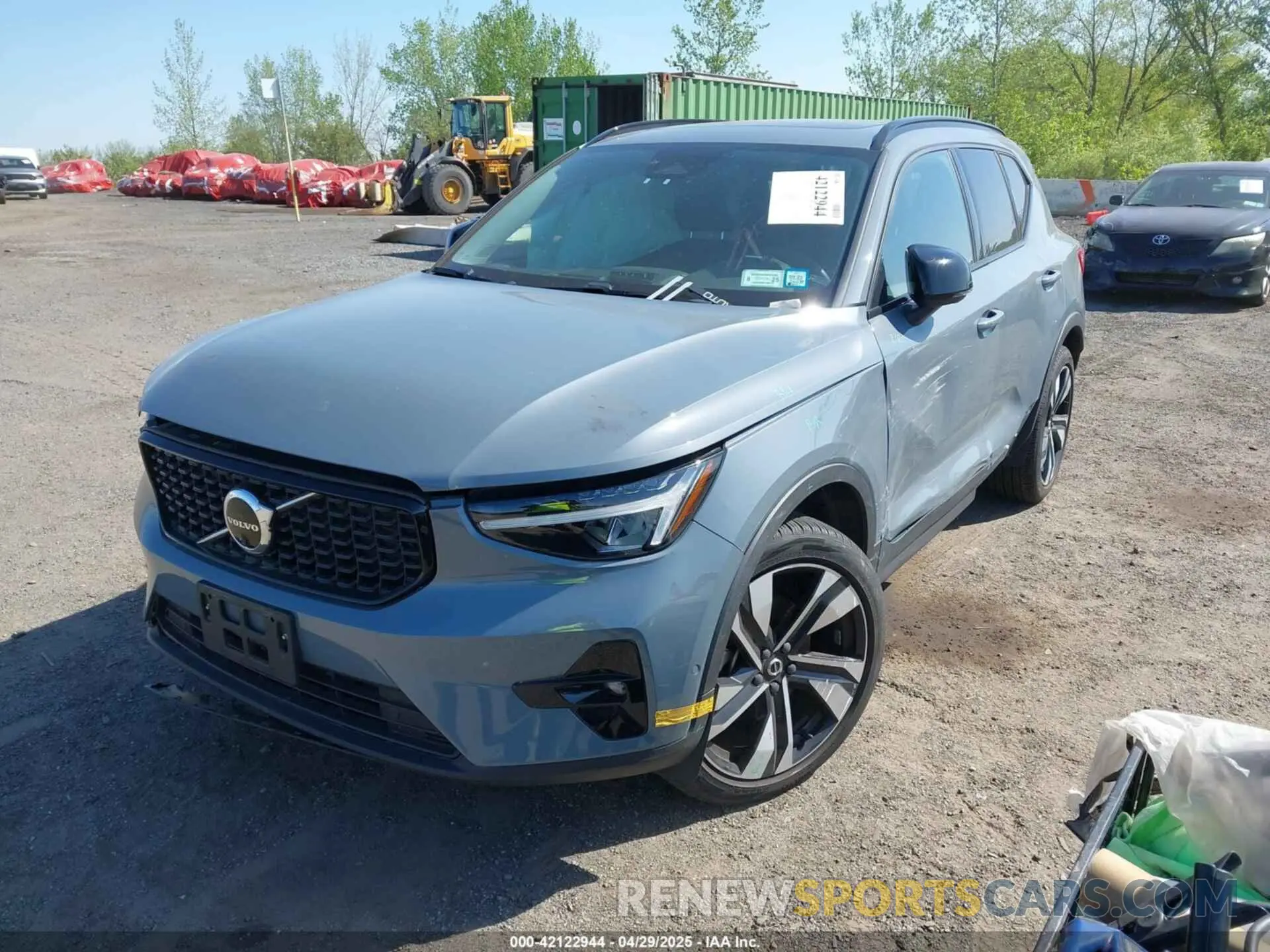 2 Photograph of a damaged car YV4L12UW6P2091677 VOLVO XC40 2023