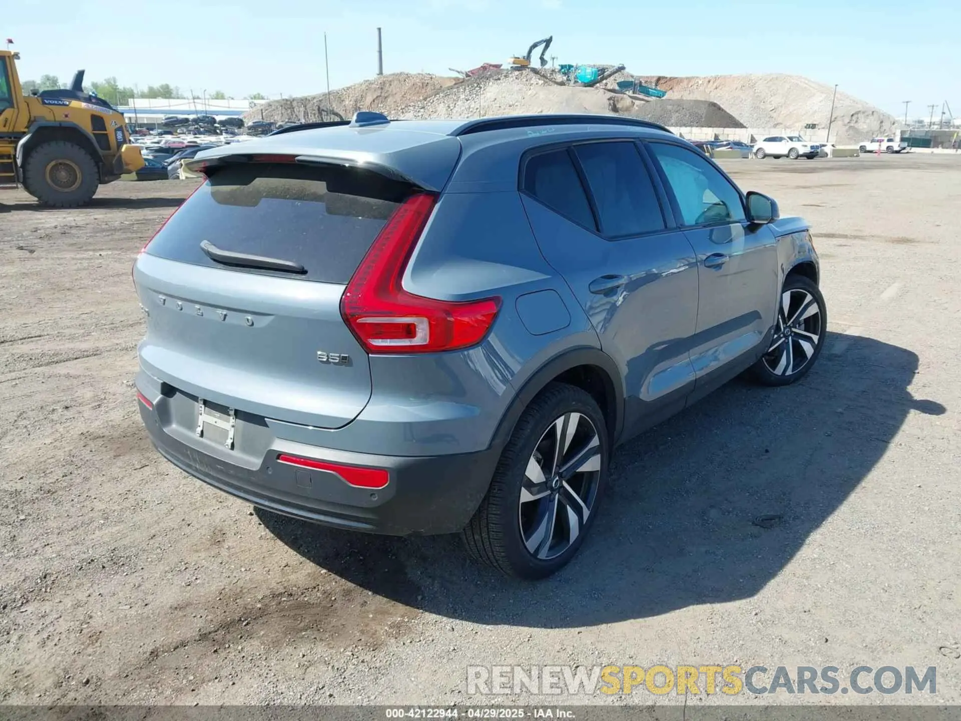 4 Photograph of a damaged car YV4L12UW6P2091677 VOLVO XC40 2023
