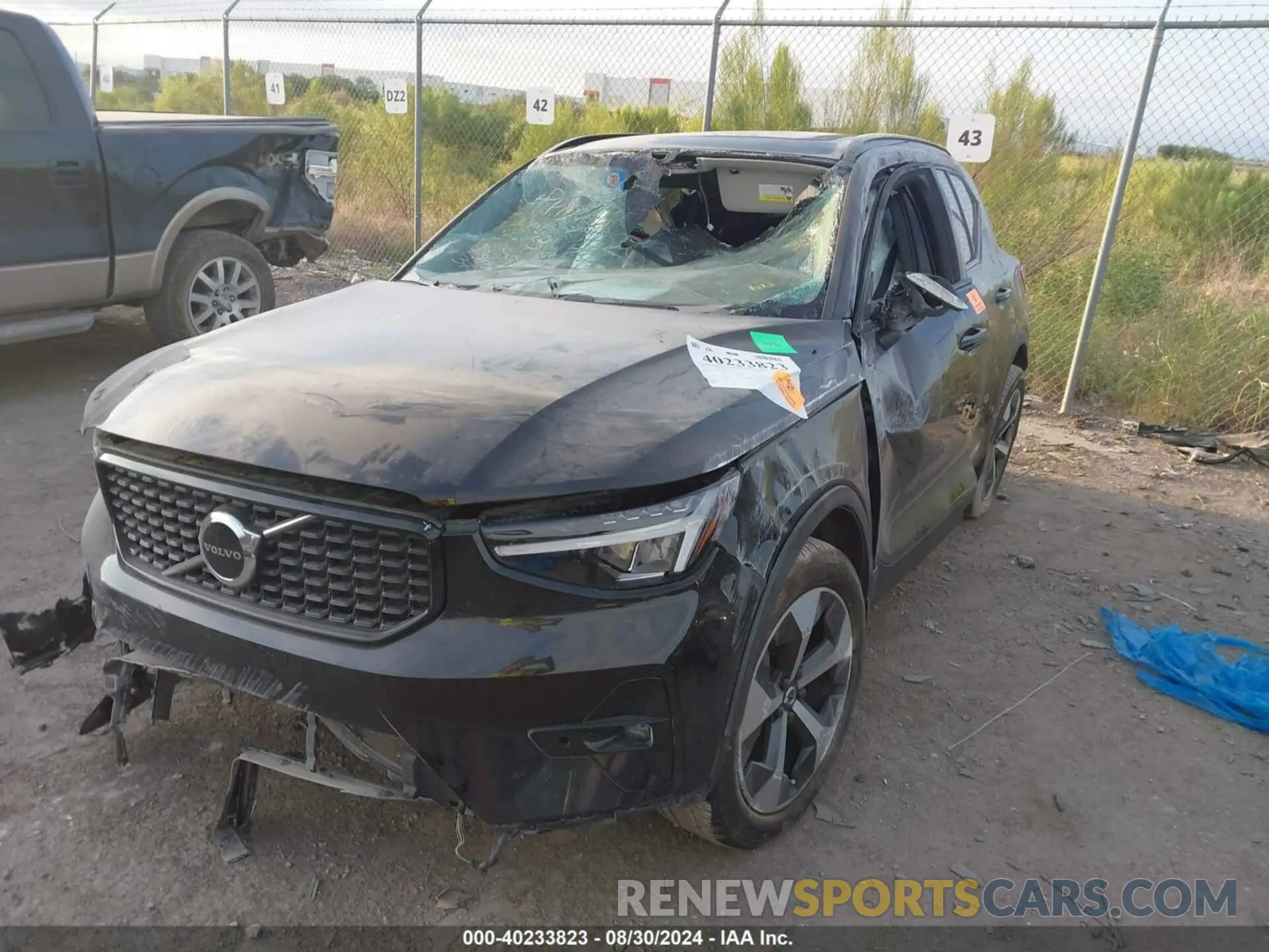 2 Фотография поврежденного автомобиля YV4L12UW6P2983721 VOLVO XC40 2023