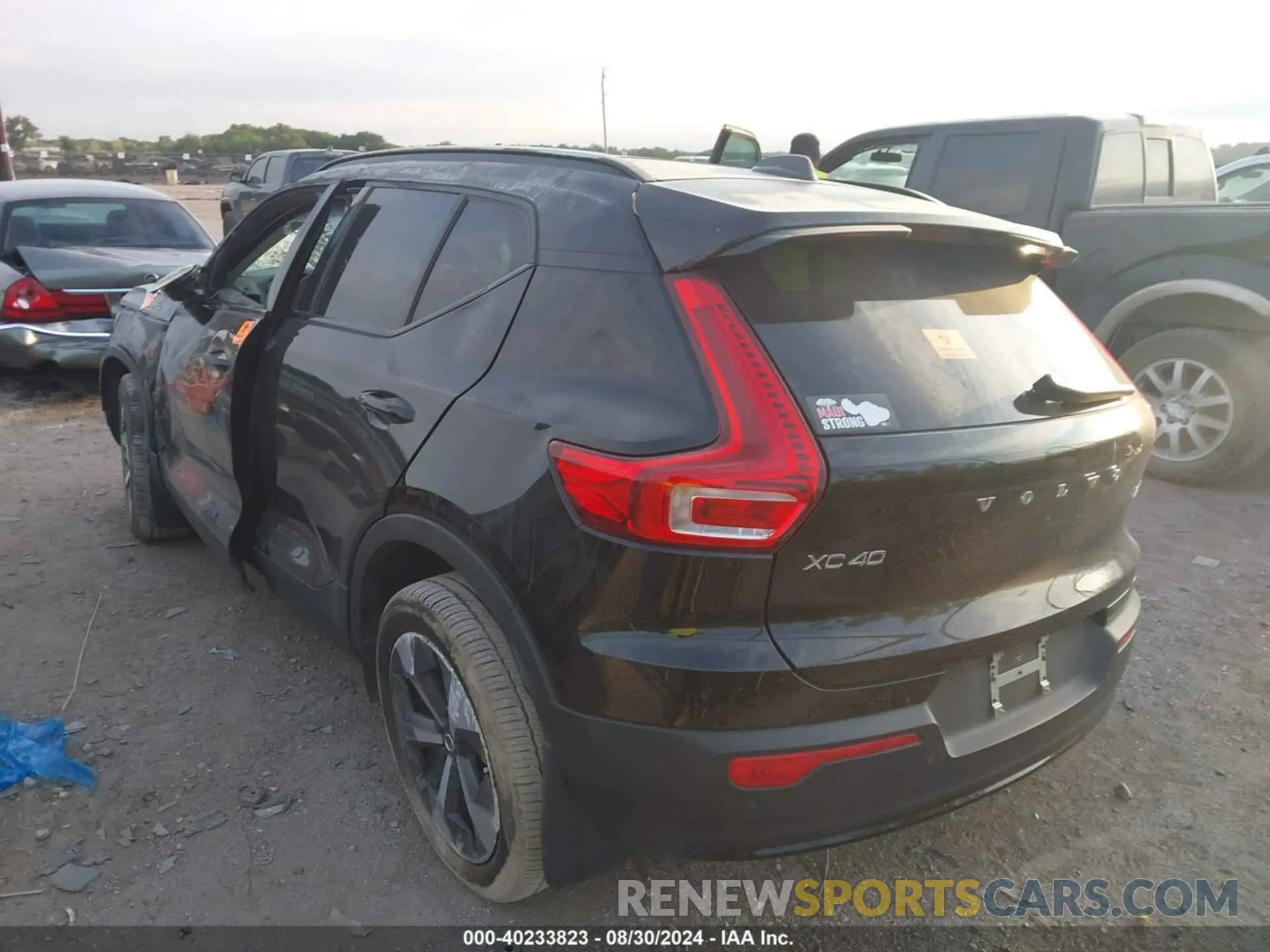 3 Фотография поврежденного автомобиля YV4L12UW6P2983721 VOLVO XC40 2023