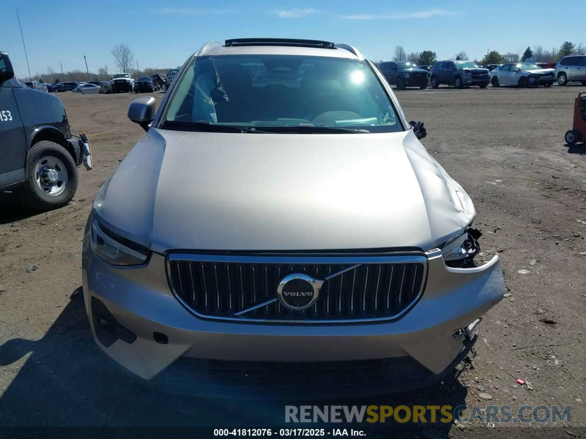 12 Фотография поврежденного автомобиля YV4L12UE3R2290695 VOLVO XC40 2024