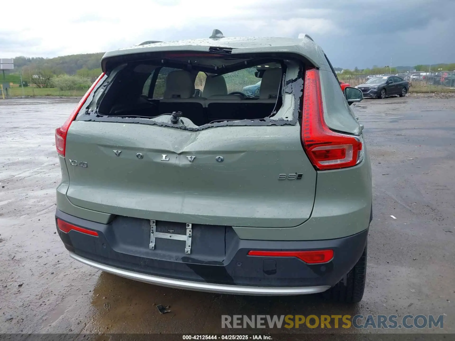 16 Photograph of a damaged car YV4L12UF3R2260539 VOLVO XC40 2024