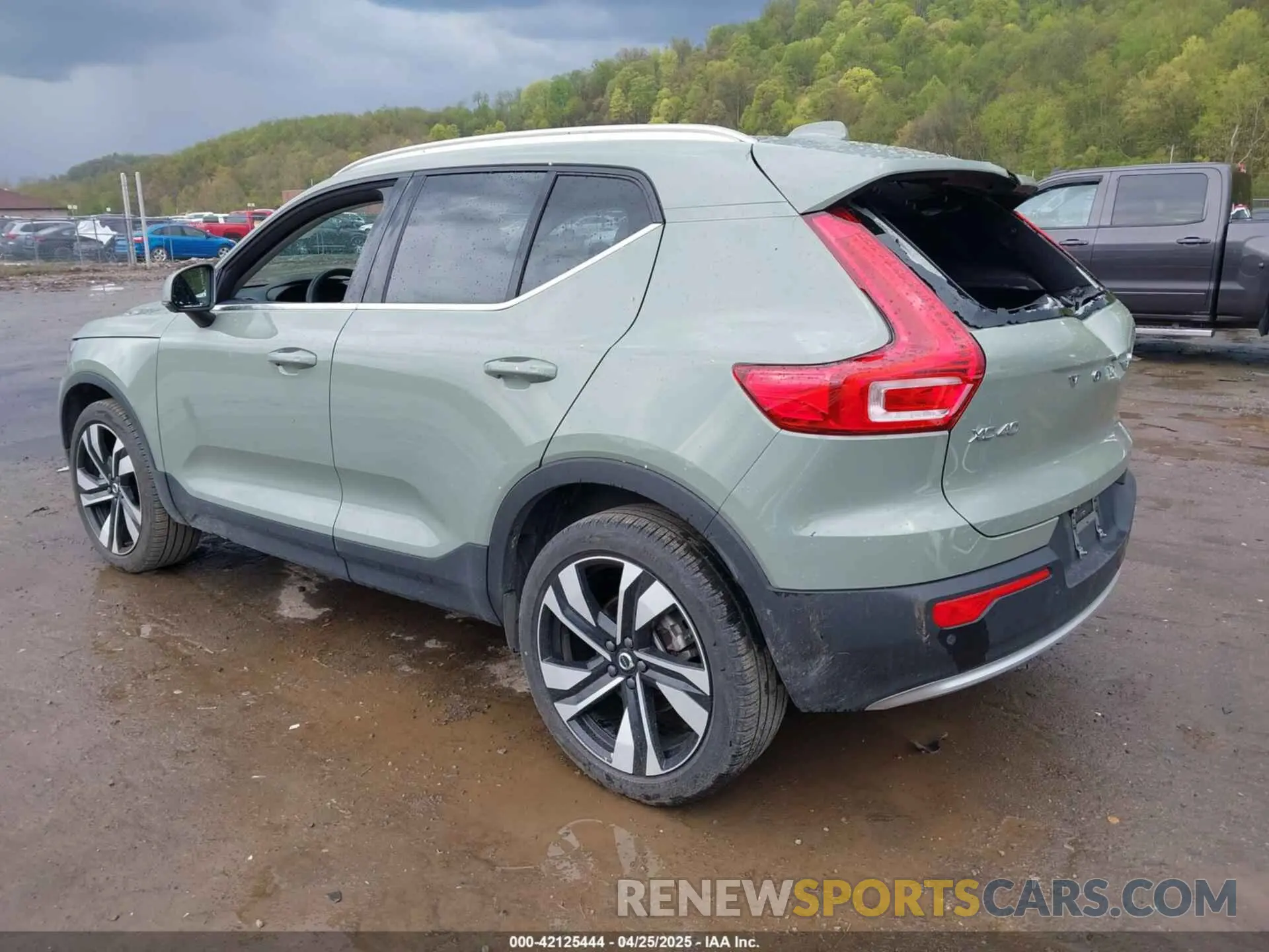 3 Photograph of a damaged car YV4L12UF3R2260539 VOLVO XC40 2024