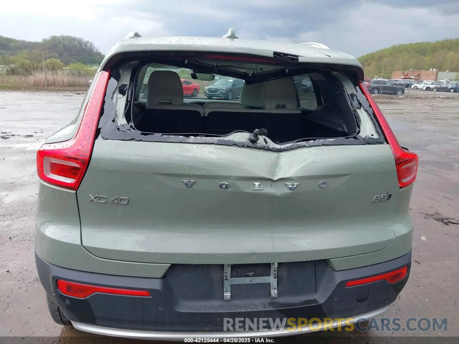 6 Photograph of a damaged car YV4L12UF3R2260539 VOLVO XC40 2024