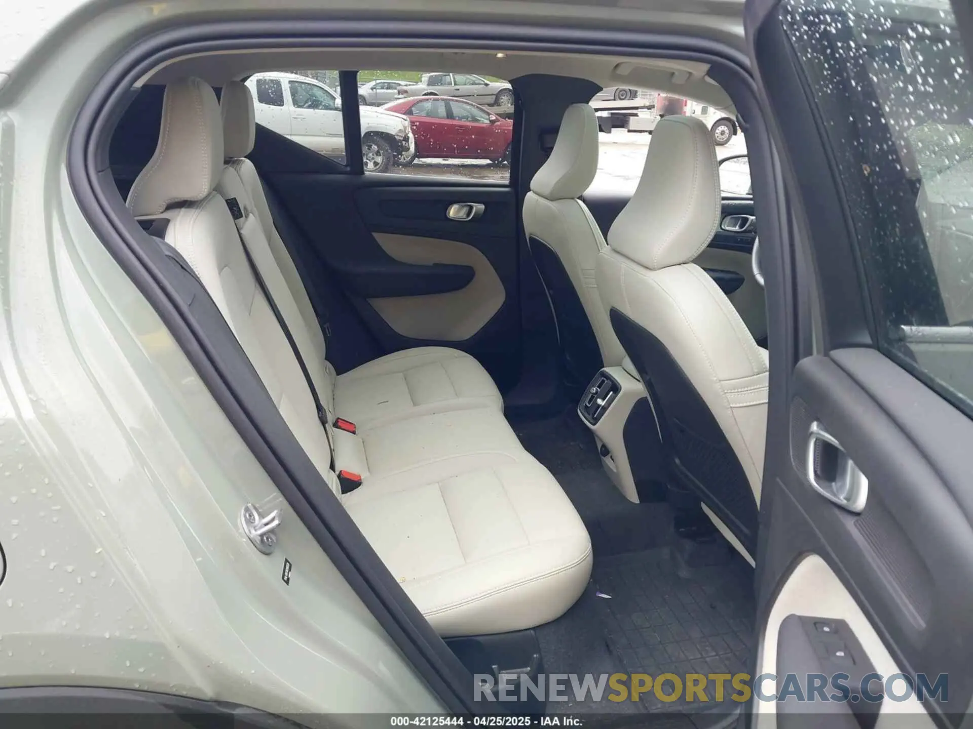 8 Photograph of a damaged car YV4L12UF3R2260539 VOLVO XC40 2024
