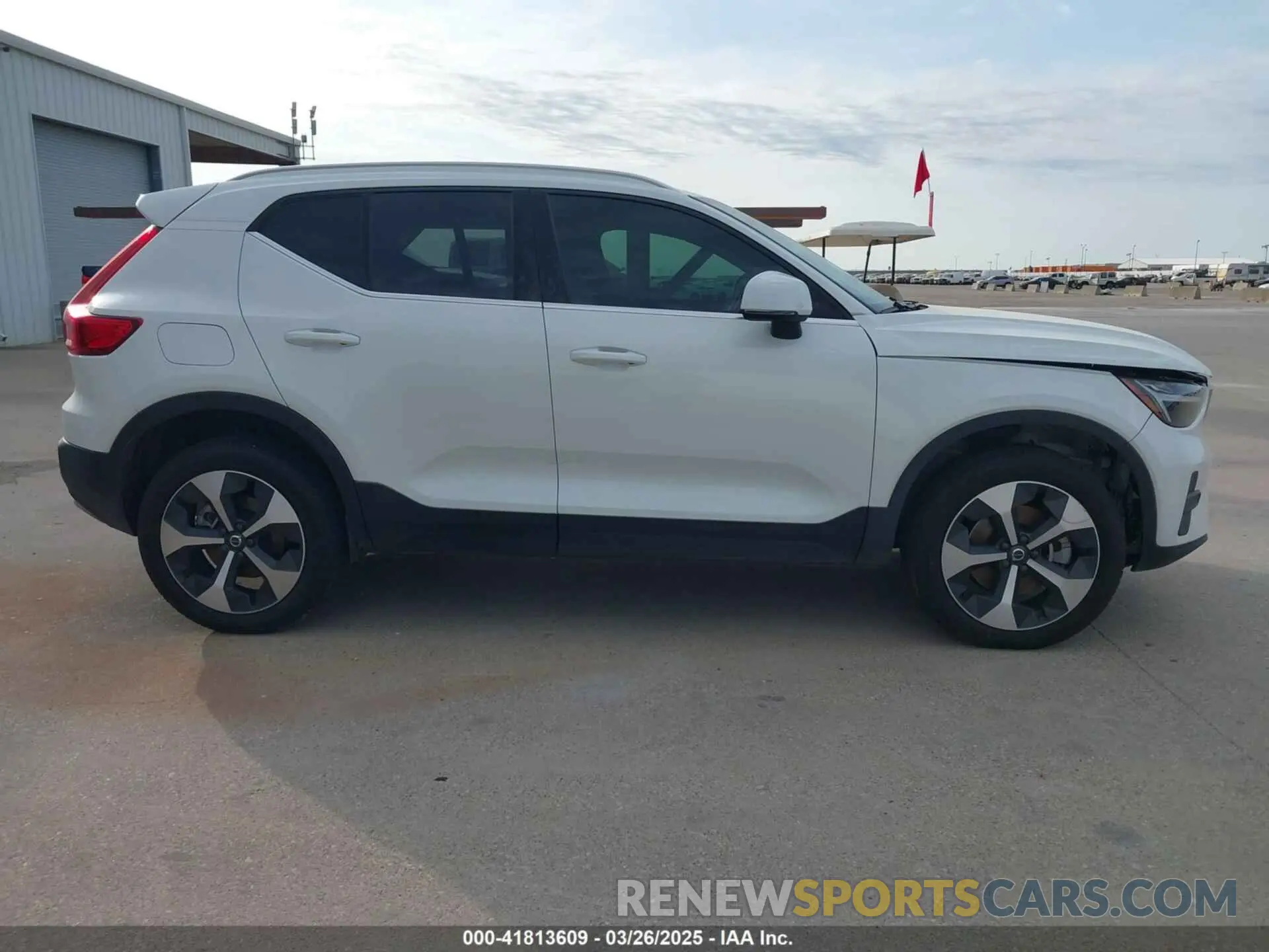 14 Фотография поврежденного автомобиля YV4L12UK5R2226924 VOLVO XC40 2024