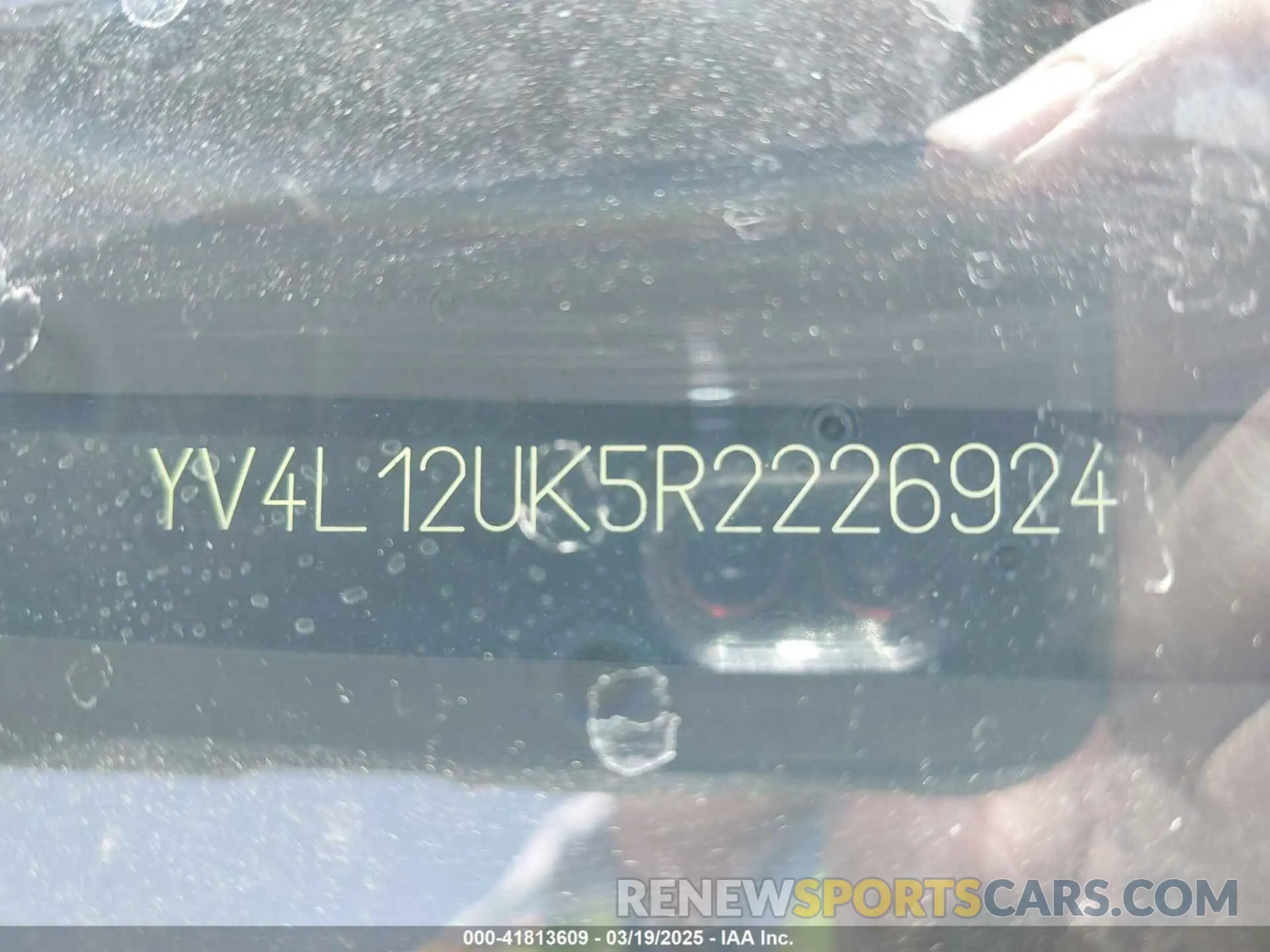 19 Фотография поврежденного автомобиля YV4L12UK5R2226924 VOLVO XC40 2024