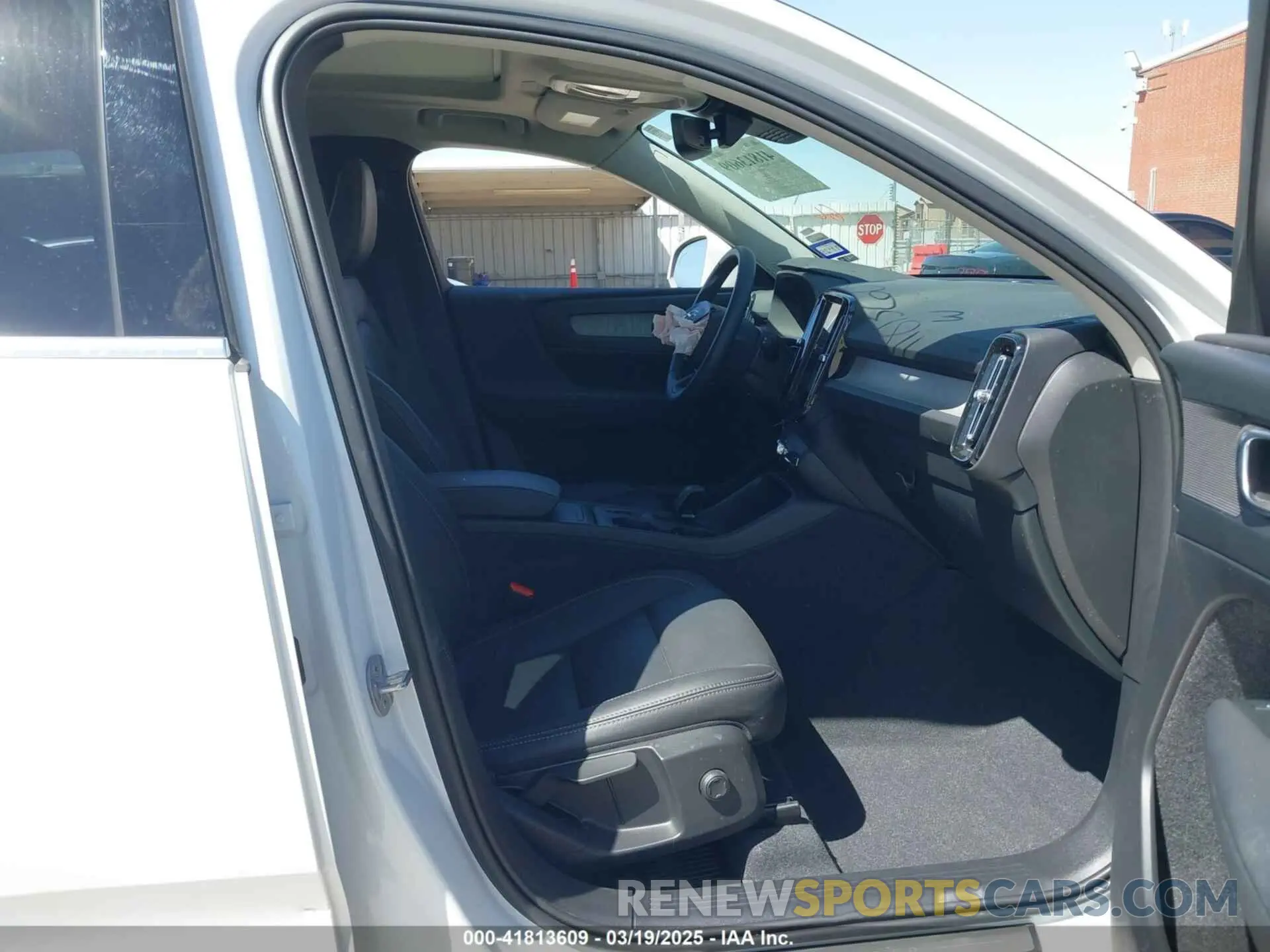 5 Фотография поврежденного автомобиля YV4L12UK5R2226924 VOLVO XC40 2024
