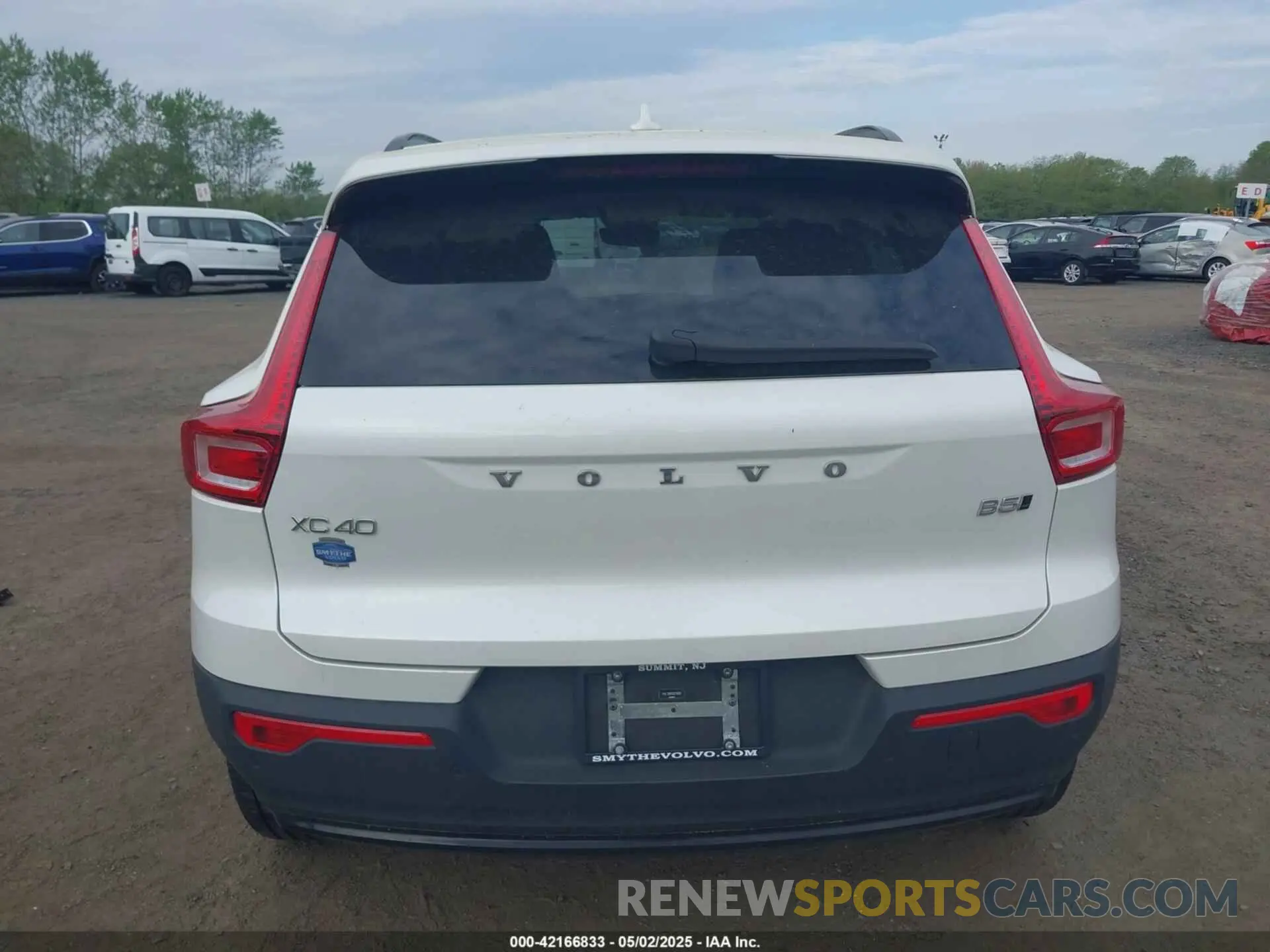 16 Photograph of a damaged car YV4L12UKXR2216003 VOLVO XC40 2024