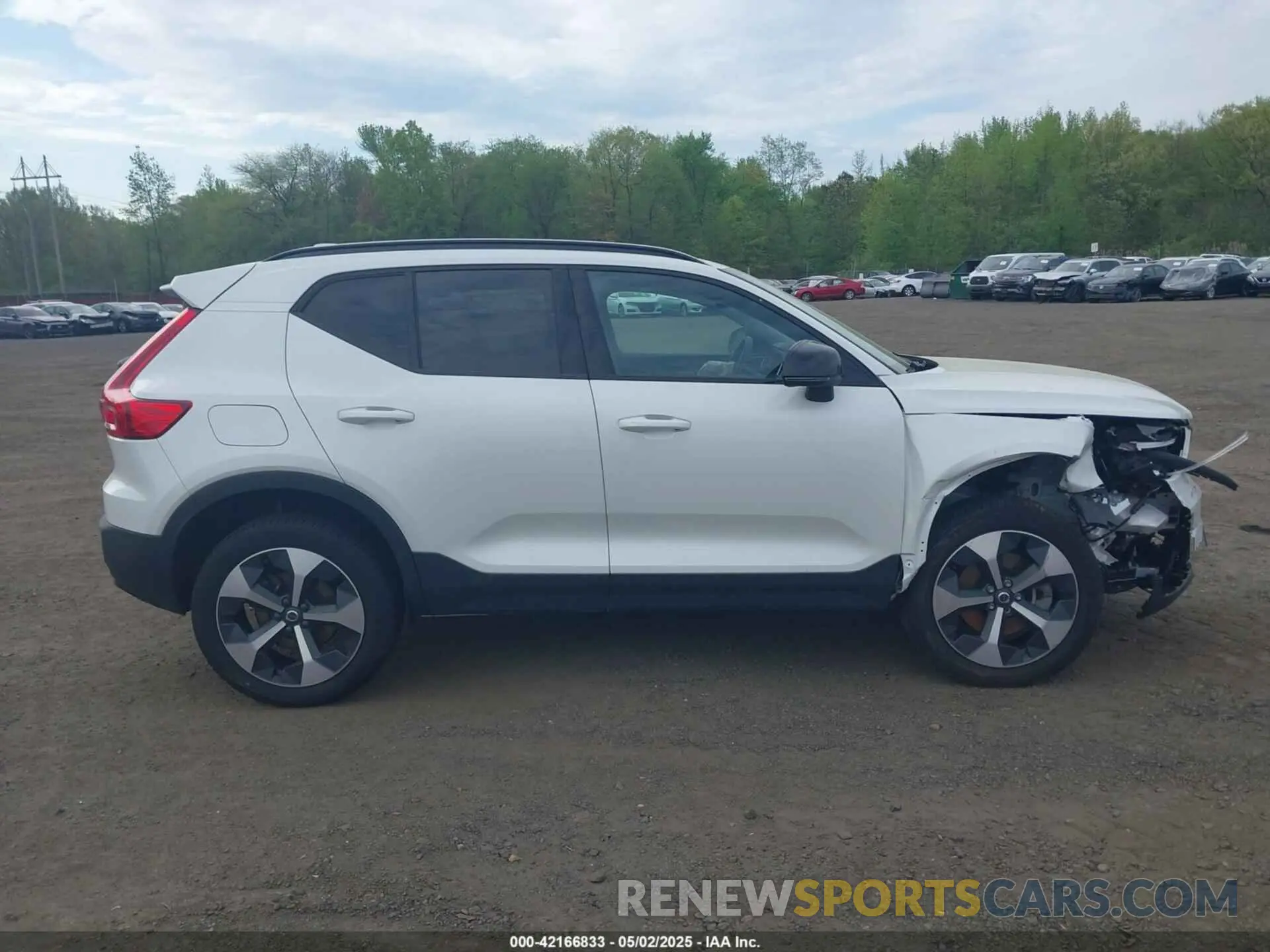 17 Photograph of a damaged car YV4L12UKXR2216003 VOLVO XC40 2024