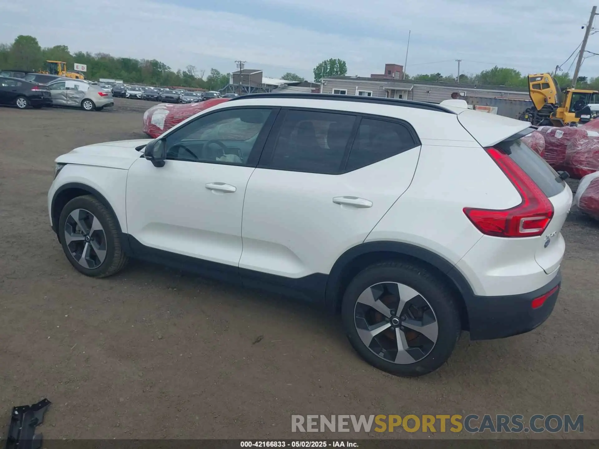 3 Photograph of a damaged car YV4L12UKXR2216003 VOLVO XC40 2024