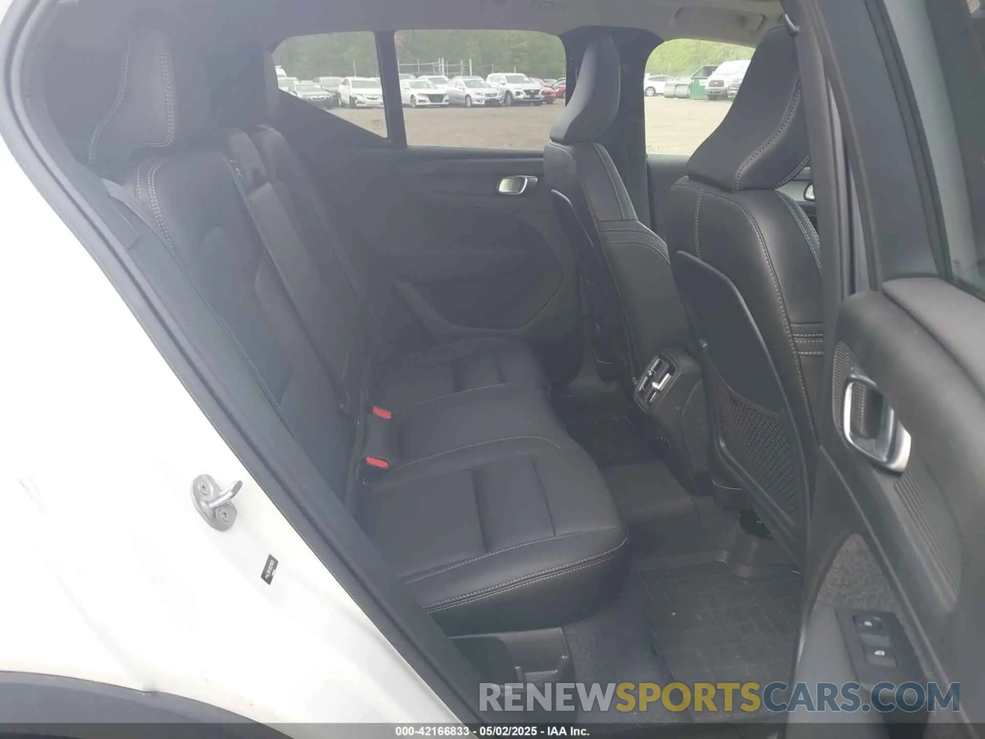 8 Photograph of a damaged car YV4L12UKXR2216003 VOLVO XC40 2024
