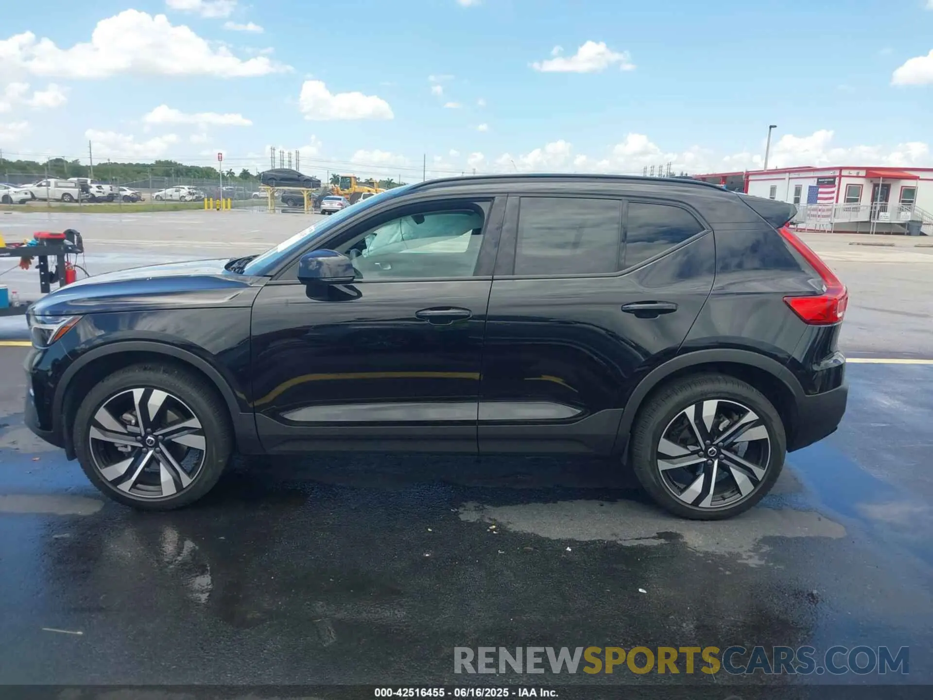 15 Photograph of a damaged car YV4L12UL5R2308371 VOLVO XC40 2024