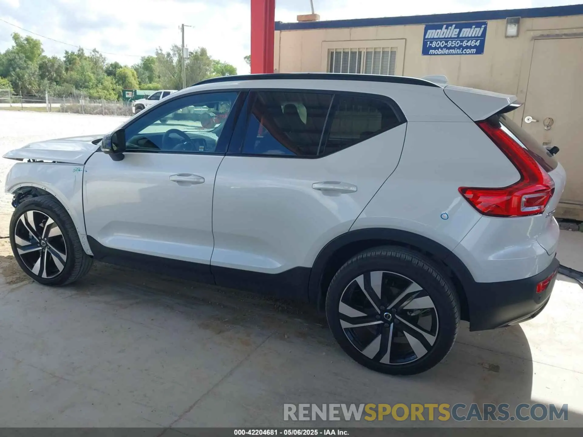 15 Photograph of a damaged car YV4L12UL7R2215271 VOLVO XC40 2024