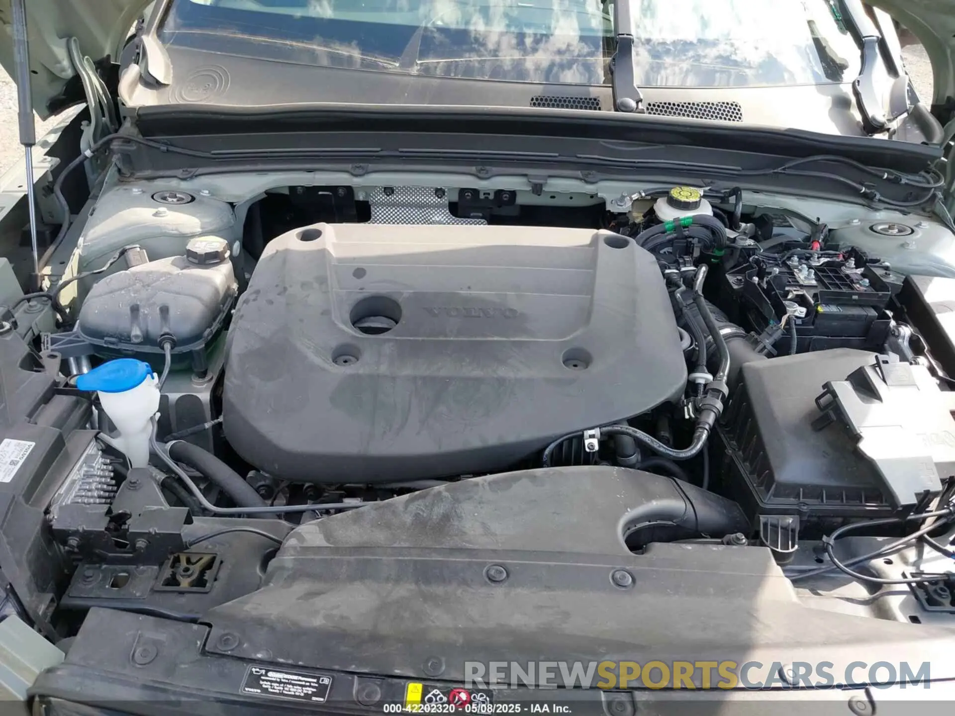 10 Photograph of a damaged car YV4L12UM0R2310523 VOLVO XC40 2024