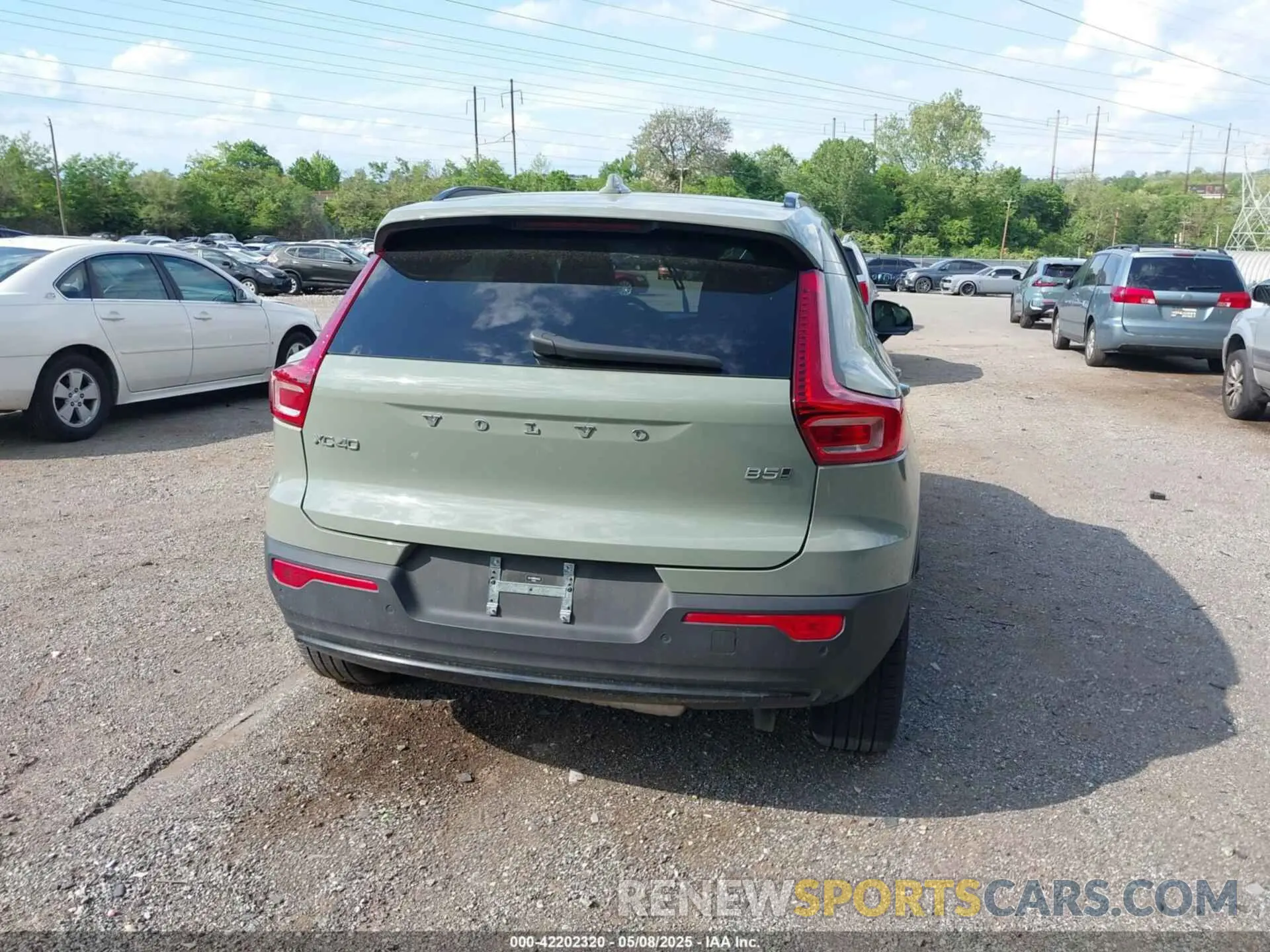 17 Photograph of a damaged car YV4L12UM0R2310523 VOLVO XC40 2024