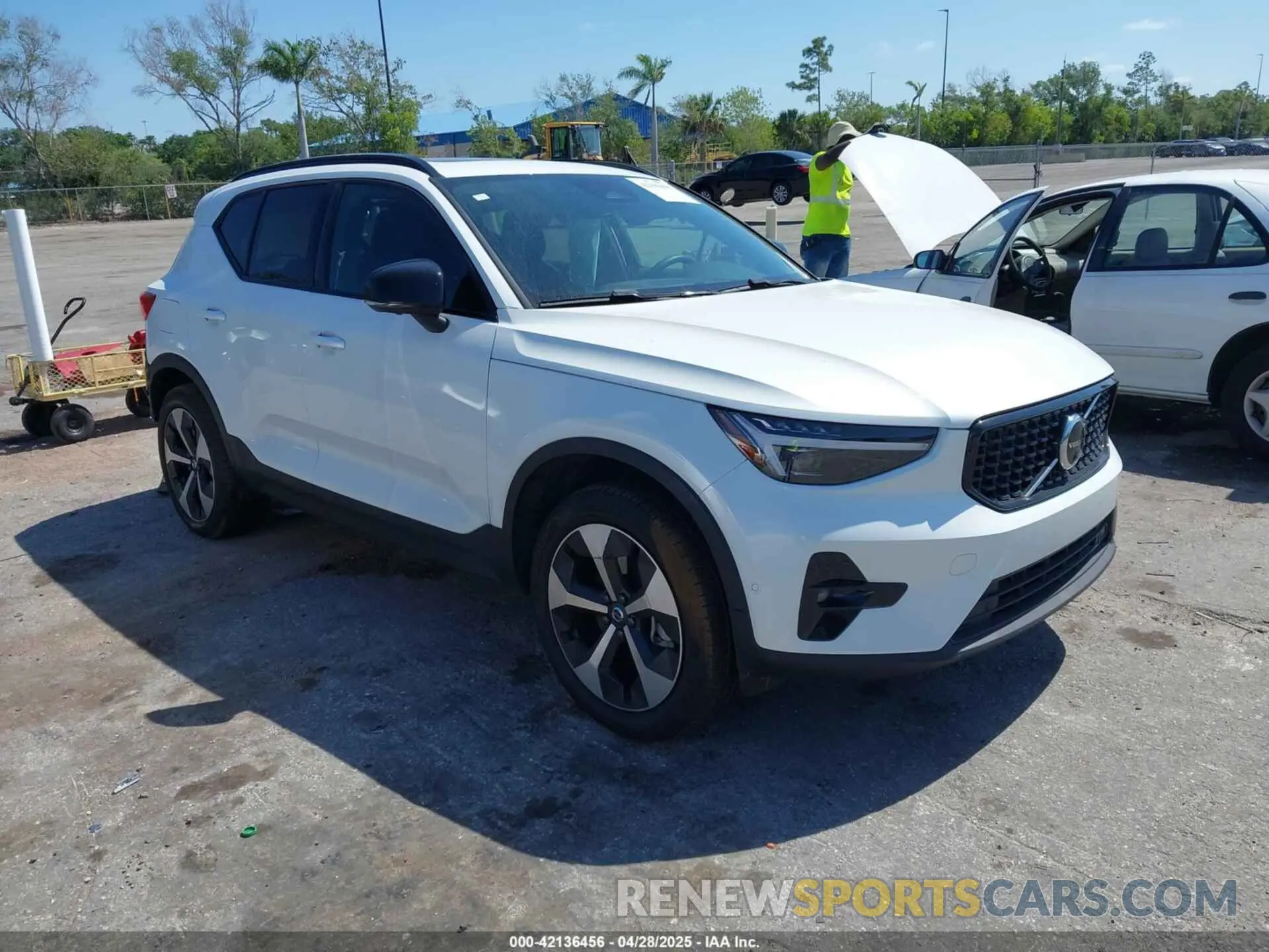 1 Photograph of a damaged car YV4L12UC2S2451557 VOLVO XC40 2025