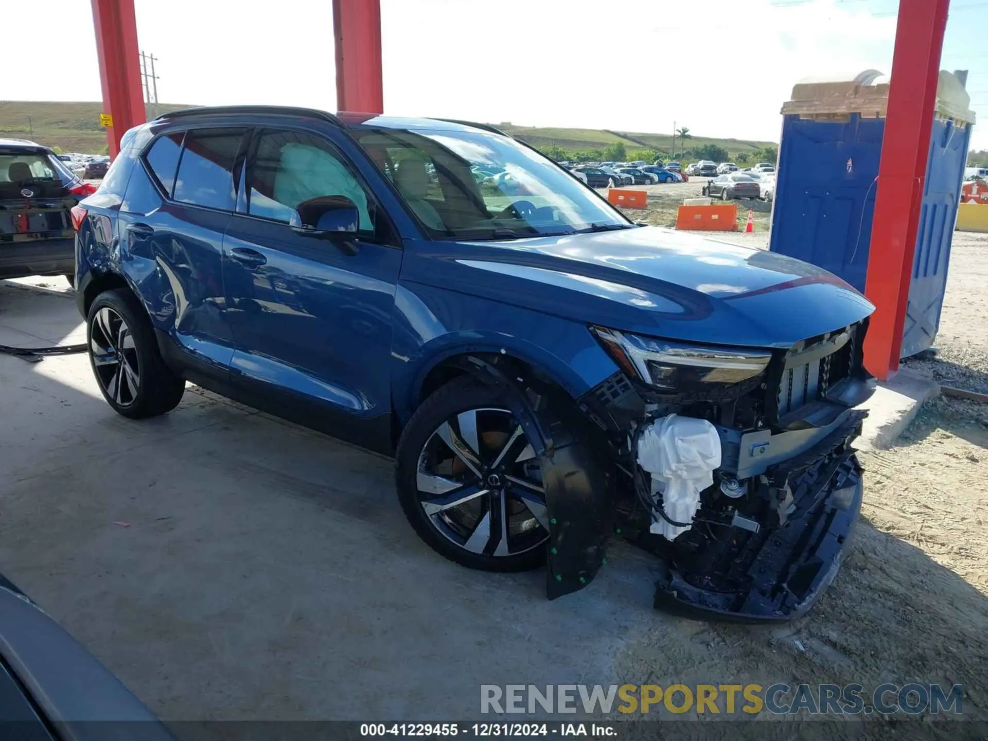 1 Фотография поврежденного автомобиля YV4L12UC2S2492870 VOLVO XC40 2025