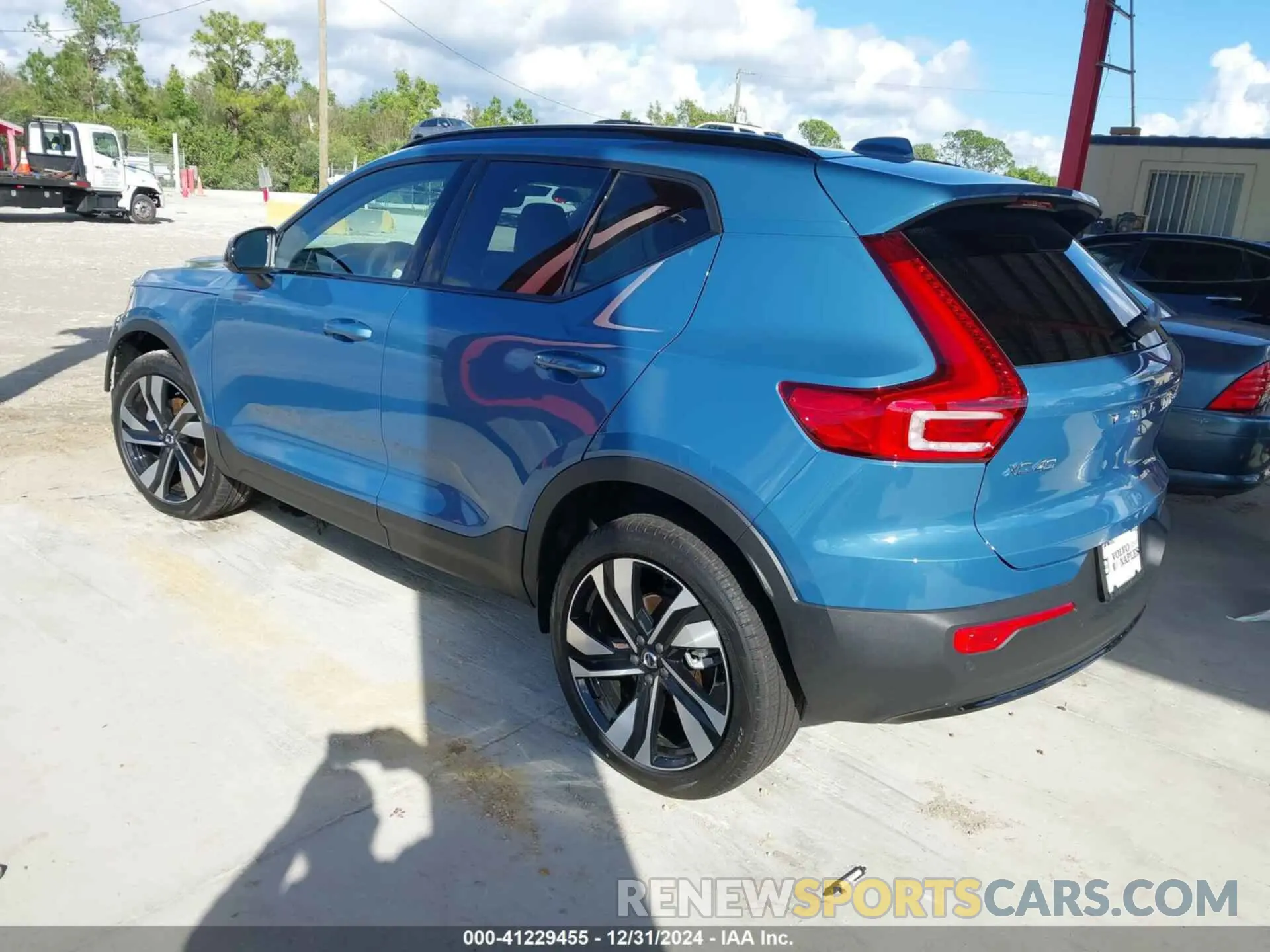 3 Фотография поврежденного автомобиля YV4L12UC2S2492870 VOLVO XC40 2025