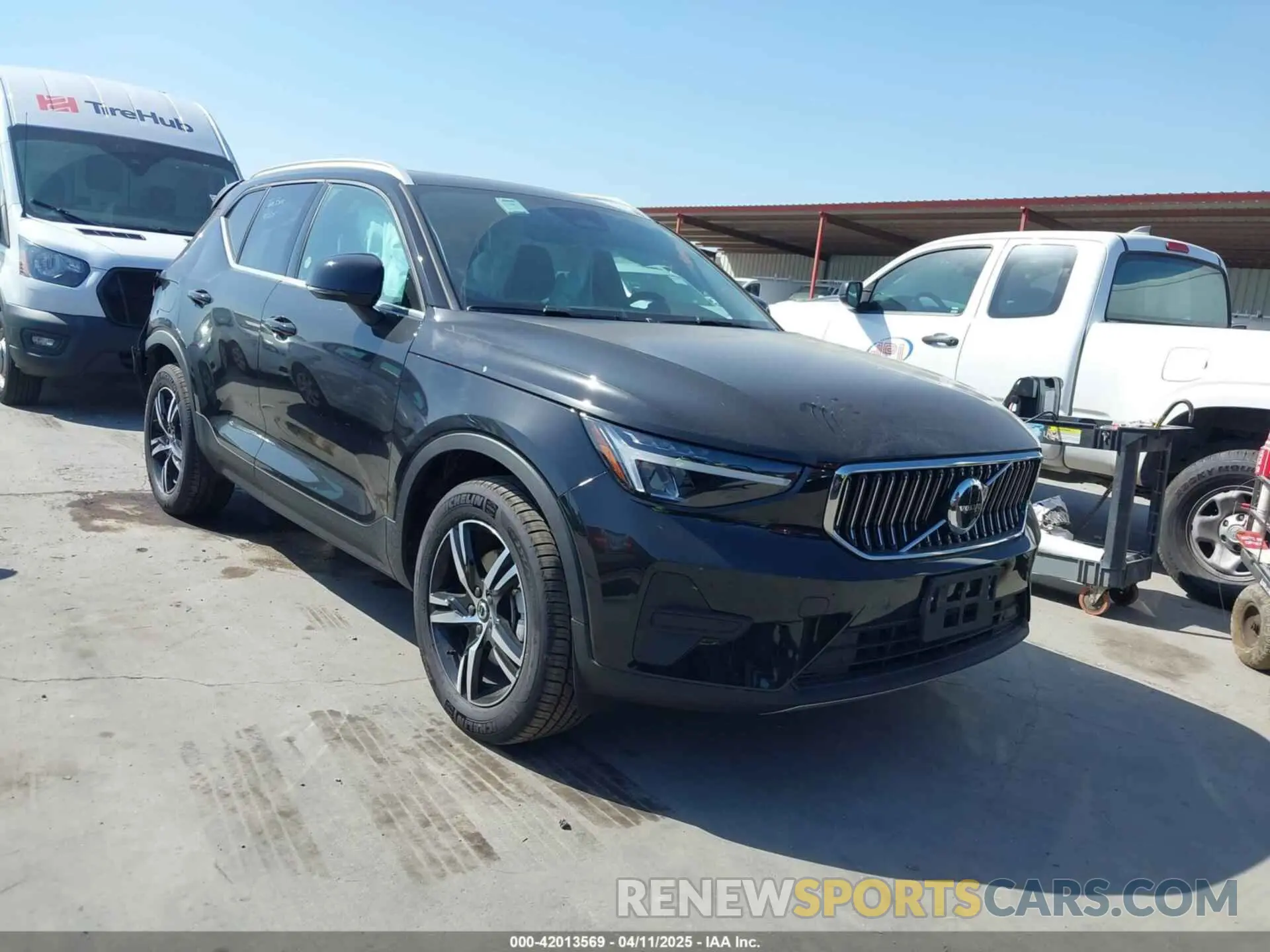 1 Фотография поврежденного автомобиля YV4L12UJ1S2557593 VOLVO XC40 2025