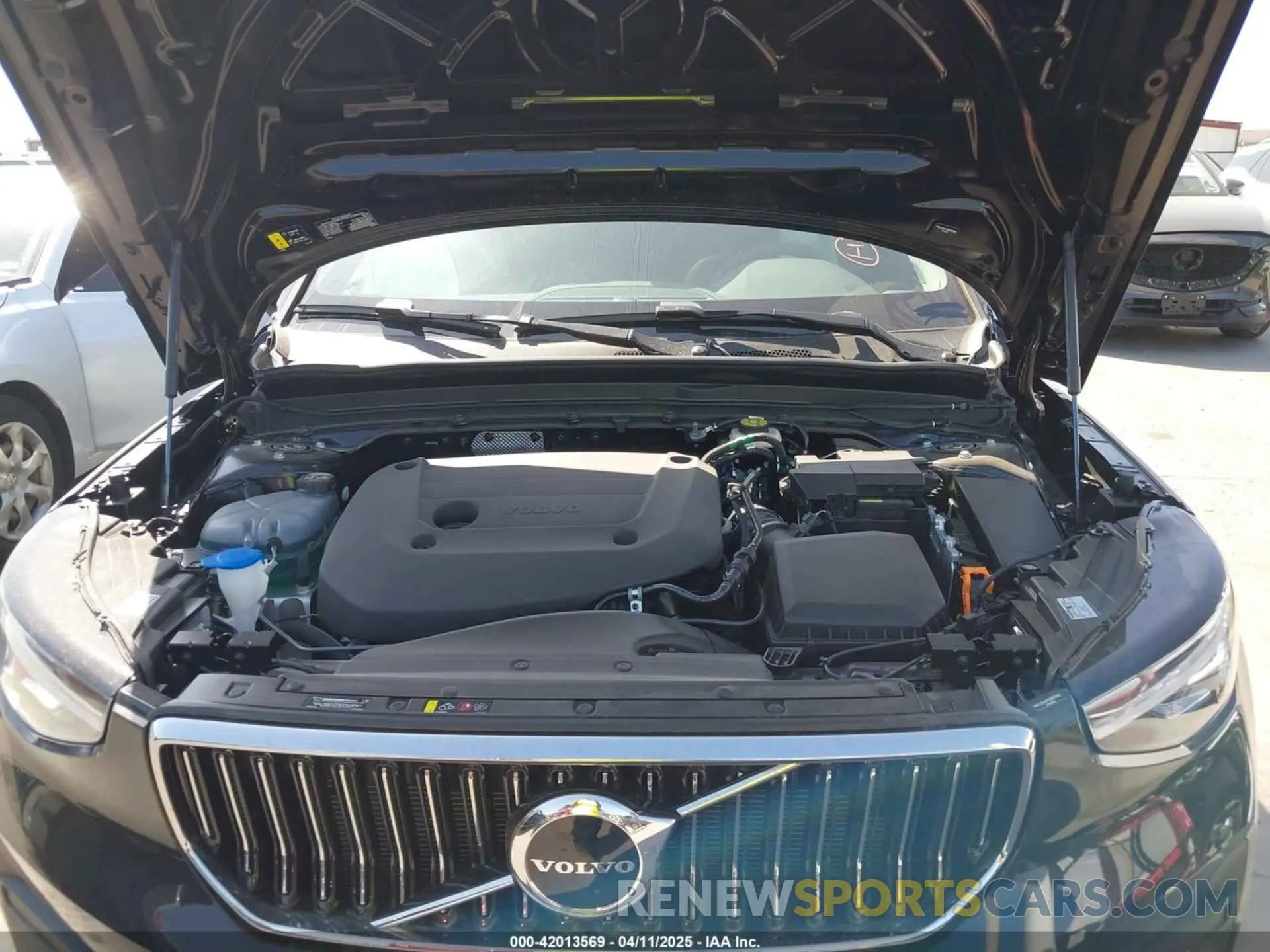 10 Фотография поврежденного автомобиля YV4L12UJ1S2557593 VOLVO XC40 2025