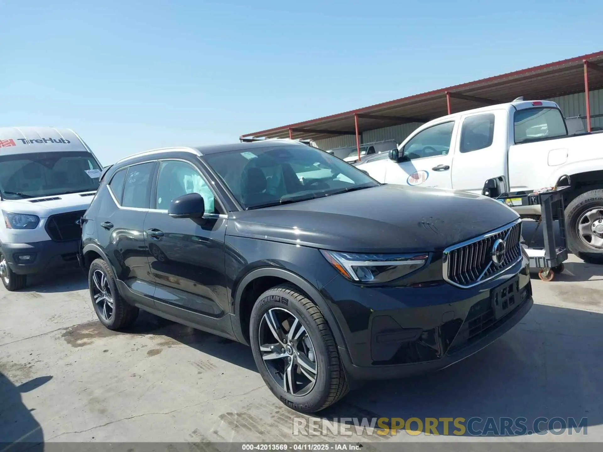 13 Фотография поврежденного автомобиля YV4L12UJ1S2557593 VOLVO XC40 2025