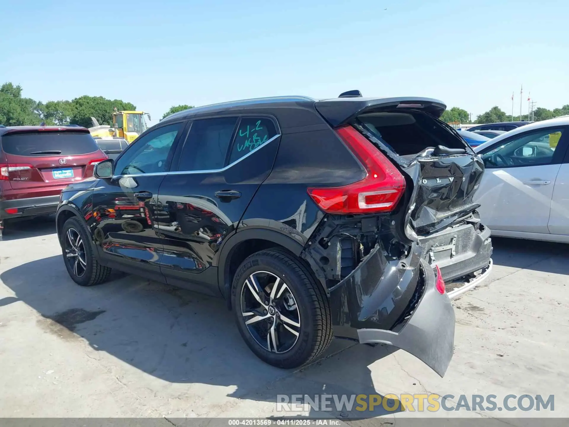 14 Фотография поврежденного автомобиля YV4L12UJ1S2557593 VOLVO XC40 2025