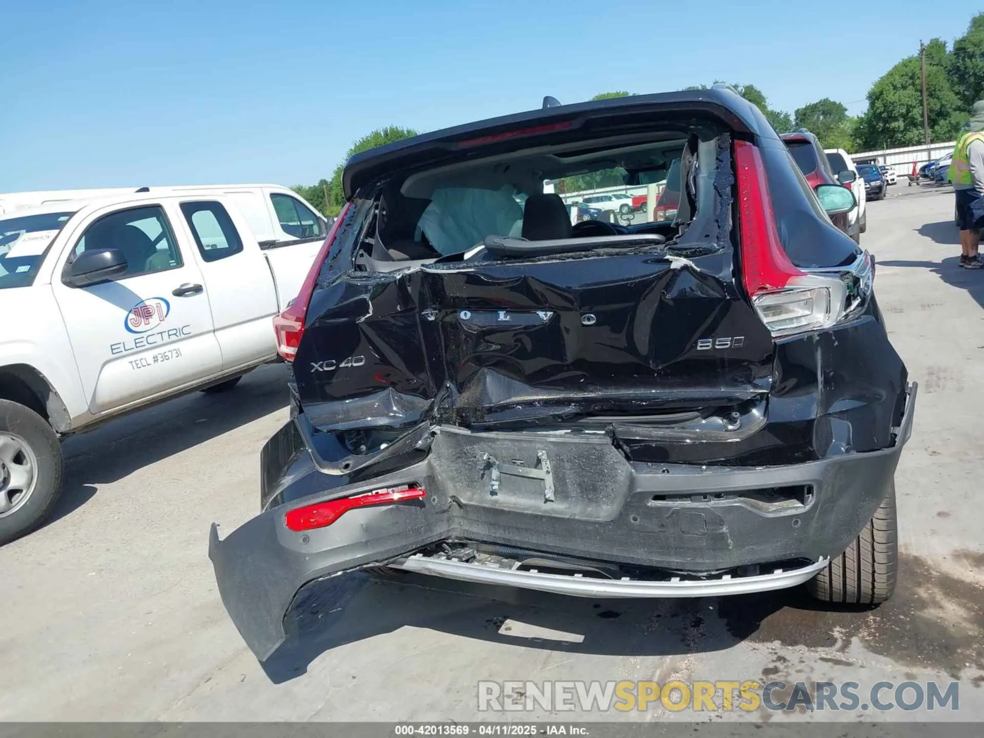 16 Фотография поврежденного автомобиля YV4L12UJ1S2557593 VOLVO XC40 2025