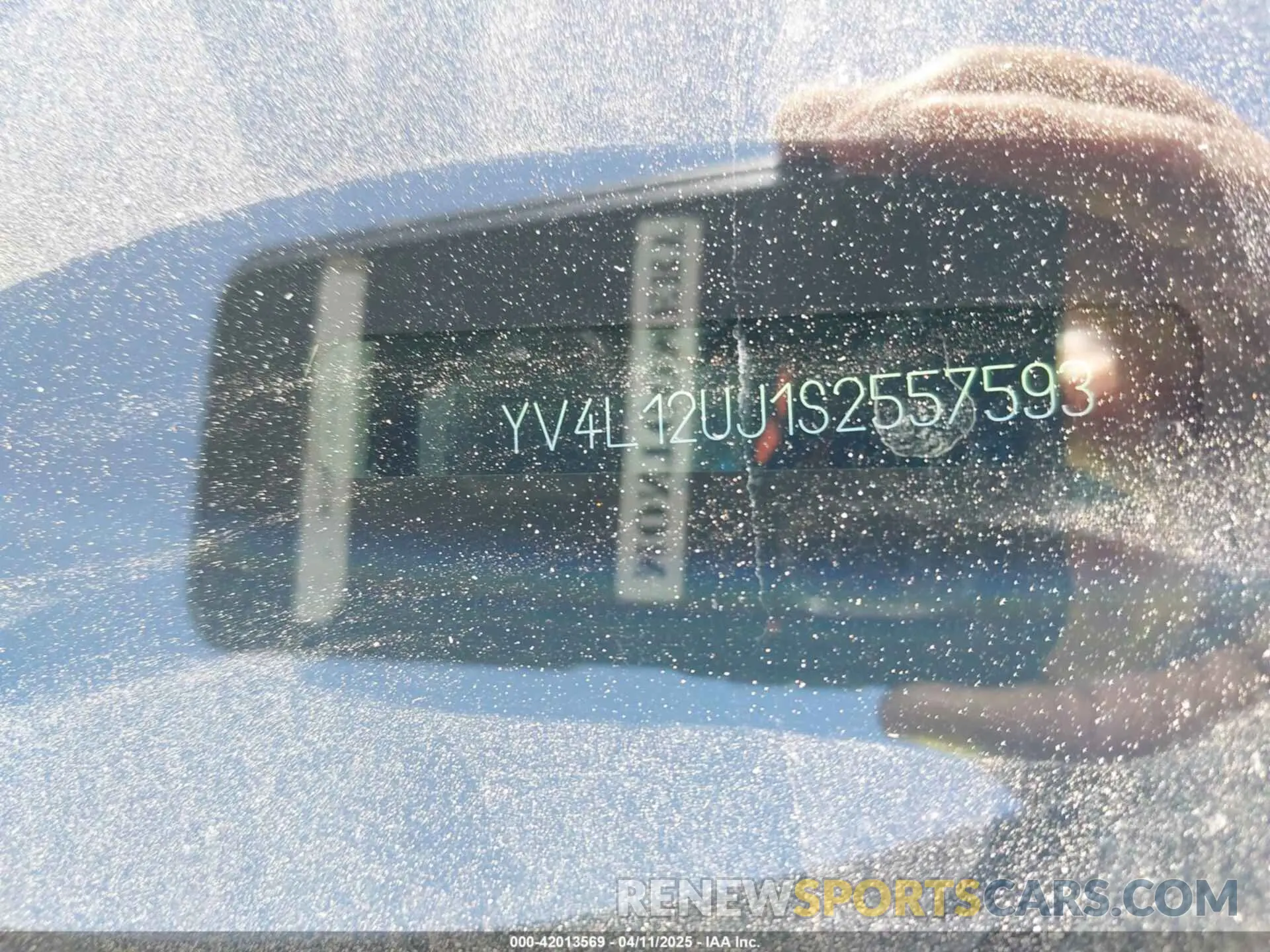 9 Фотография поврежденного автомобиля YV4L12UJ1S2557593 VOLVO XC40 2025