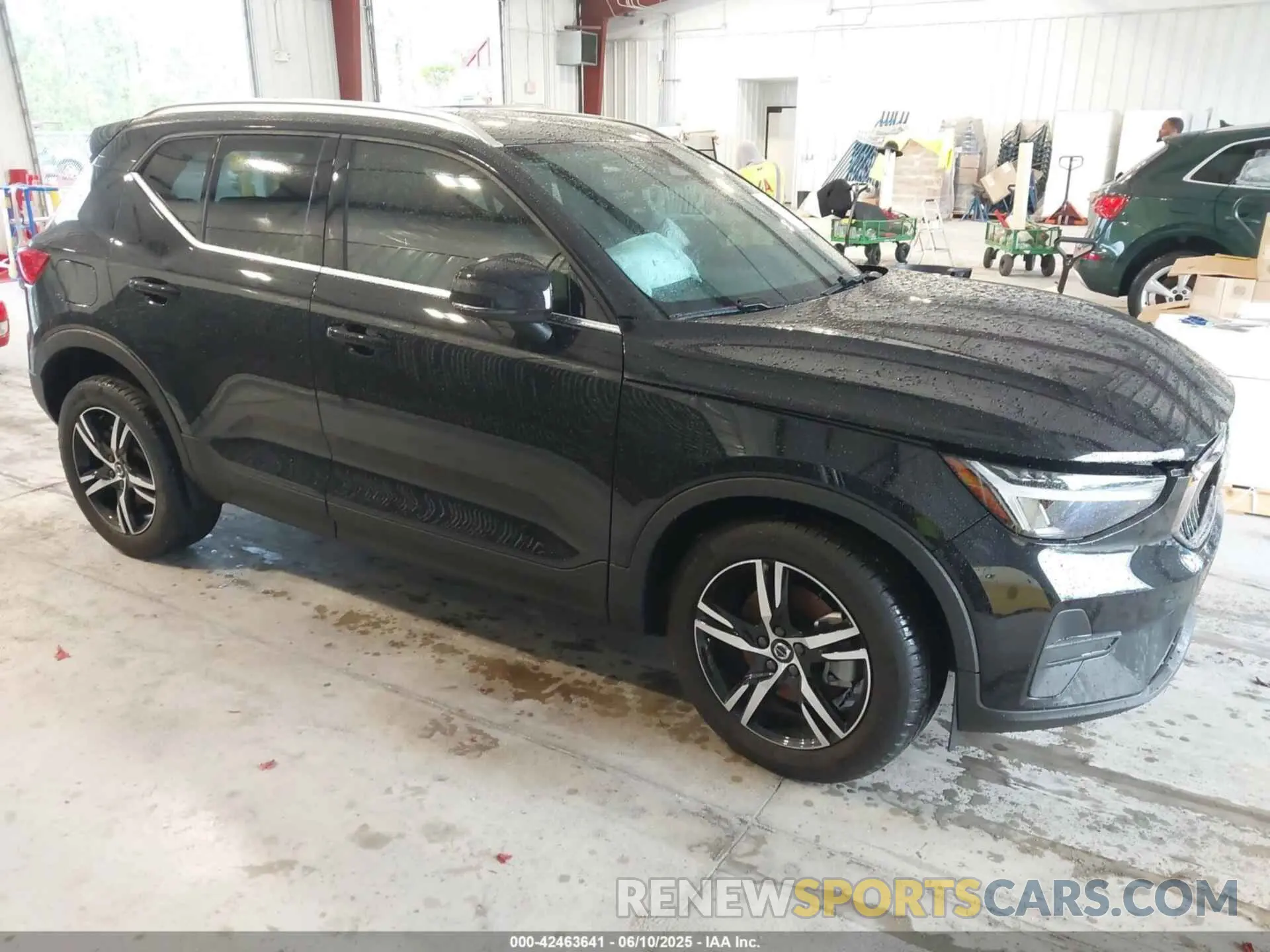 1 Photograph of a damaged car YV4L12UJ9S2544719 VOLVO XC40 2025