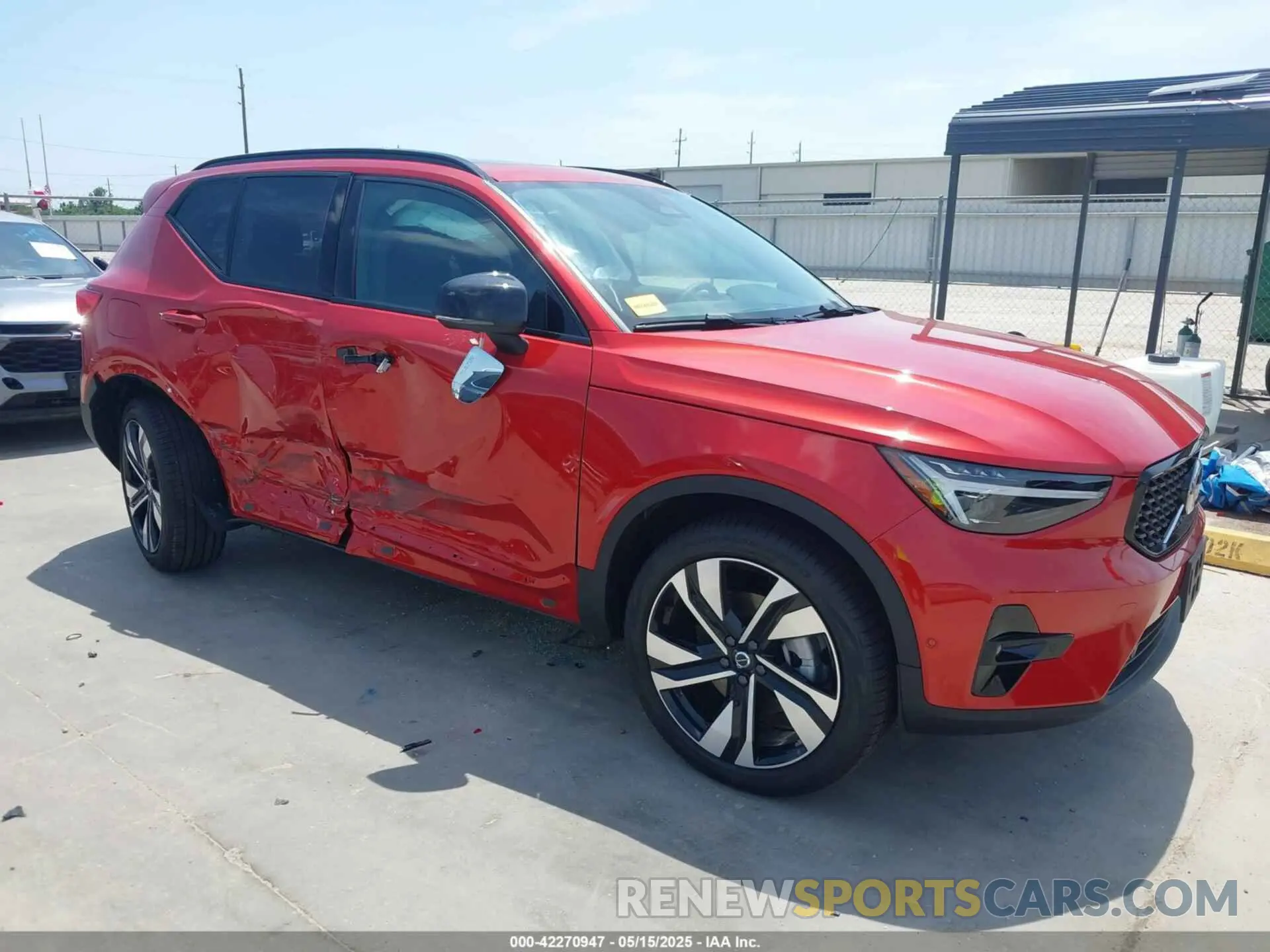 1 Photograph of a damaged car YV4L12UM3S2529546 VOLVO XC40 2025