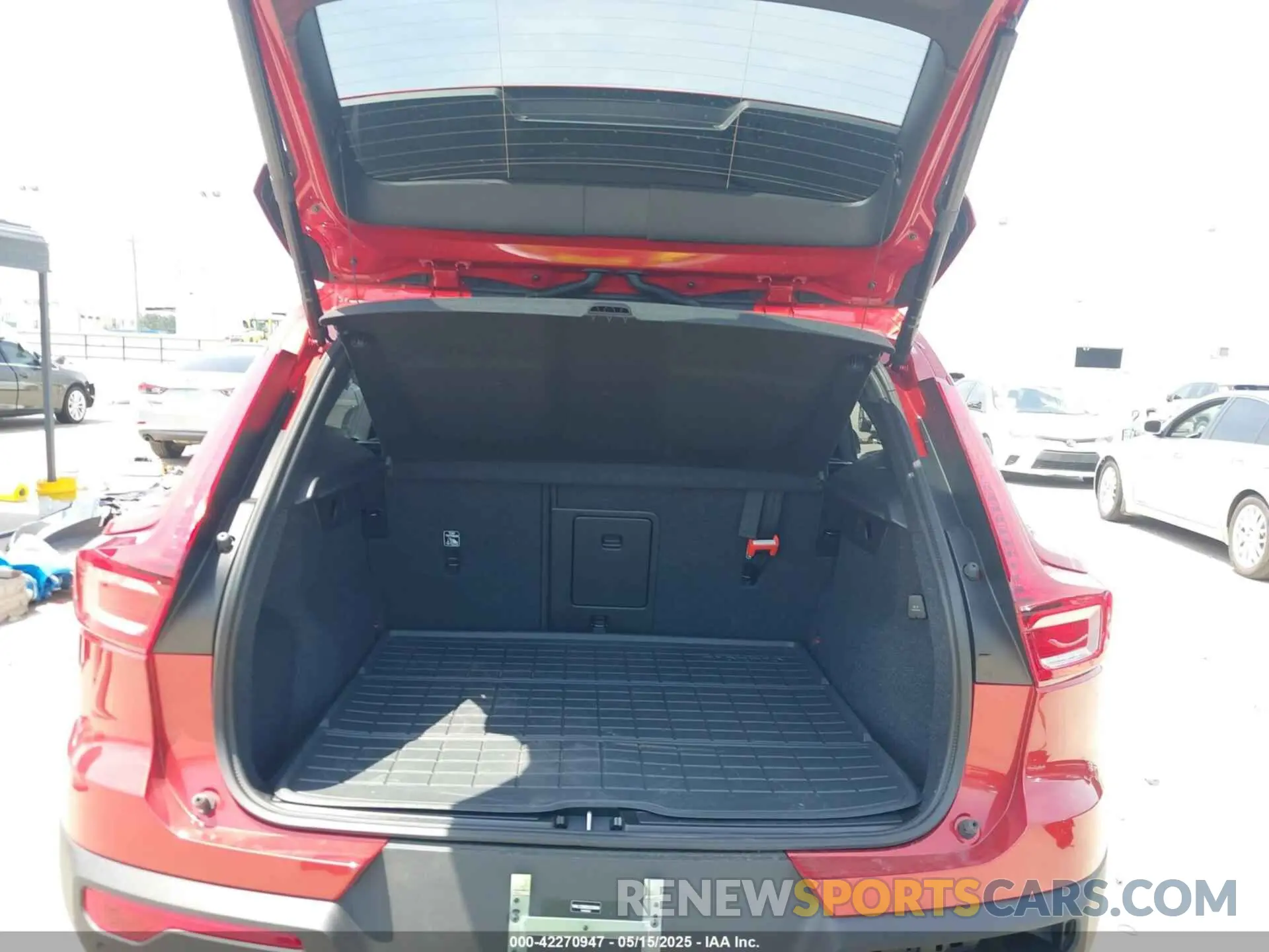18 Photograph of a damaged car YV4L12UM3S2529546 VOLVO XC40 2025