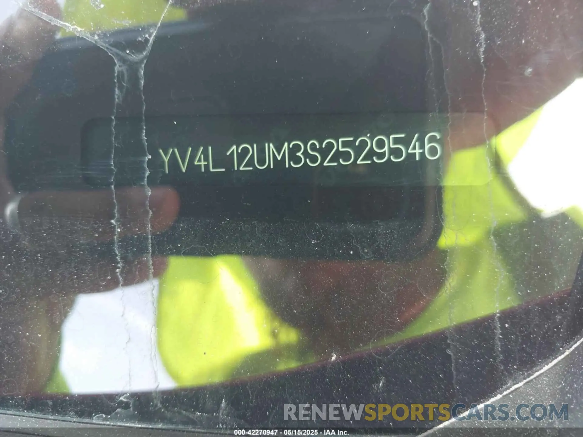 9 Photograph of a damaged car YV4L12UM3S2529546 VOLVO XC40 2025